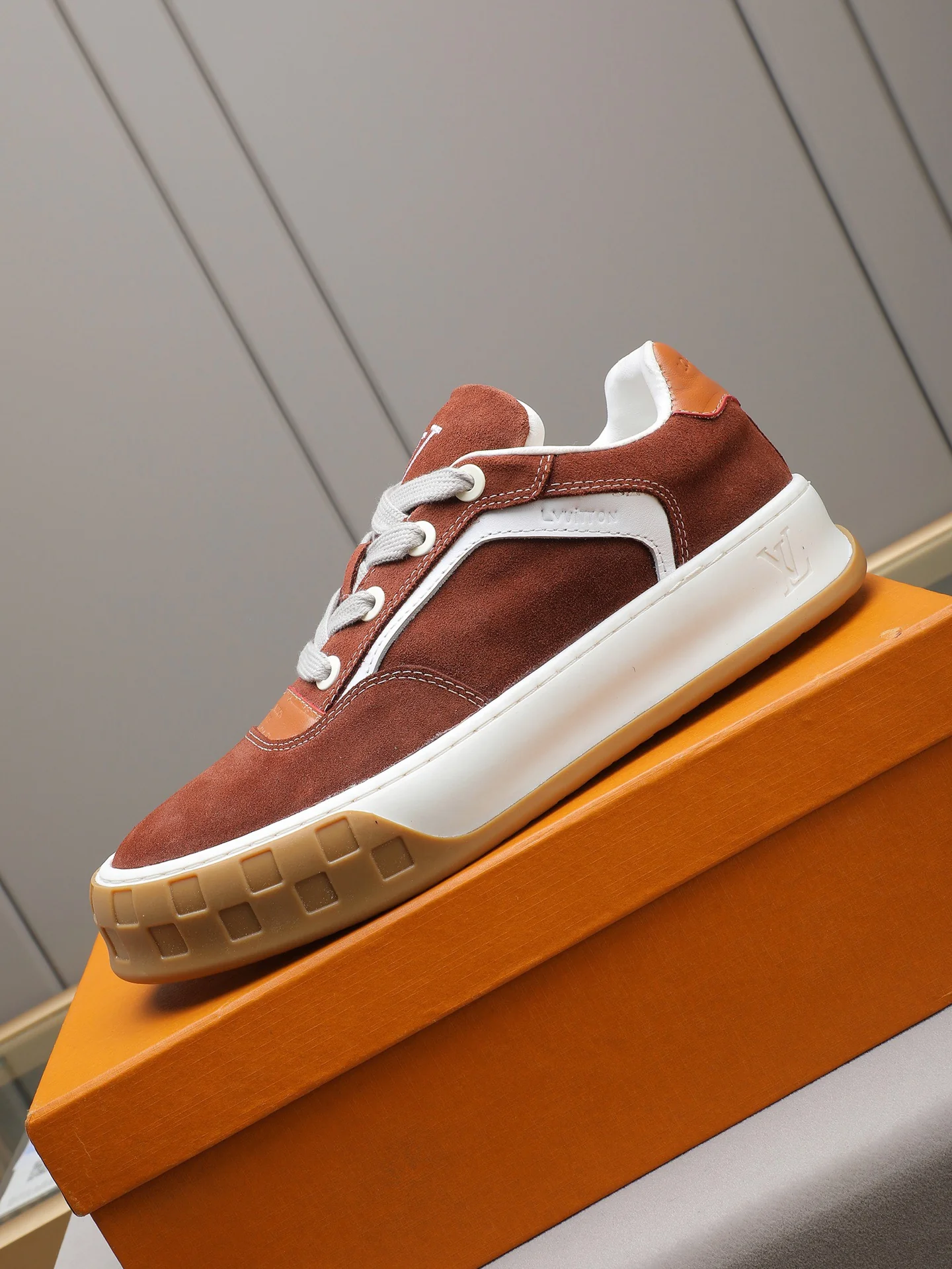 LV Tilted Marron - Image 3