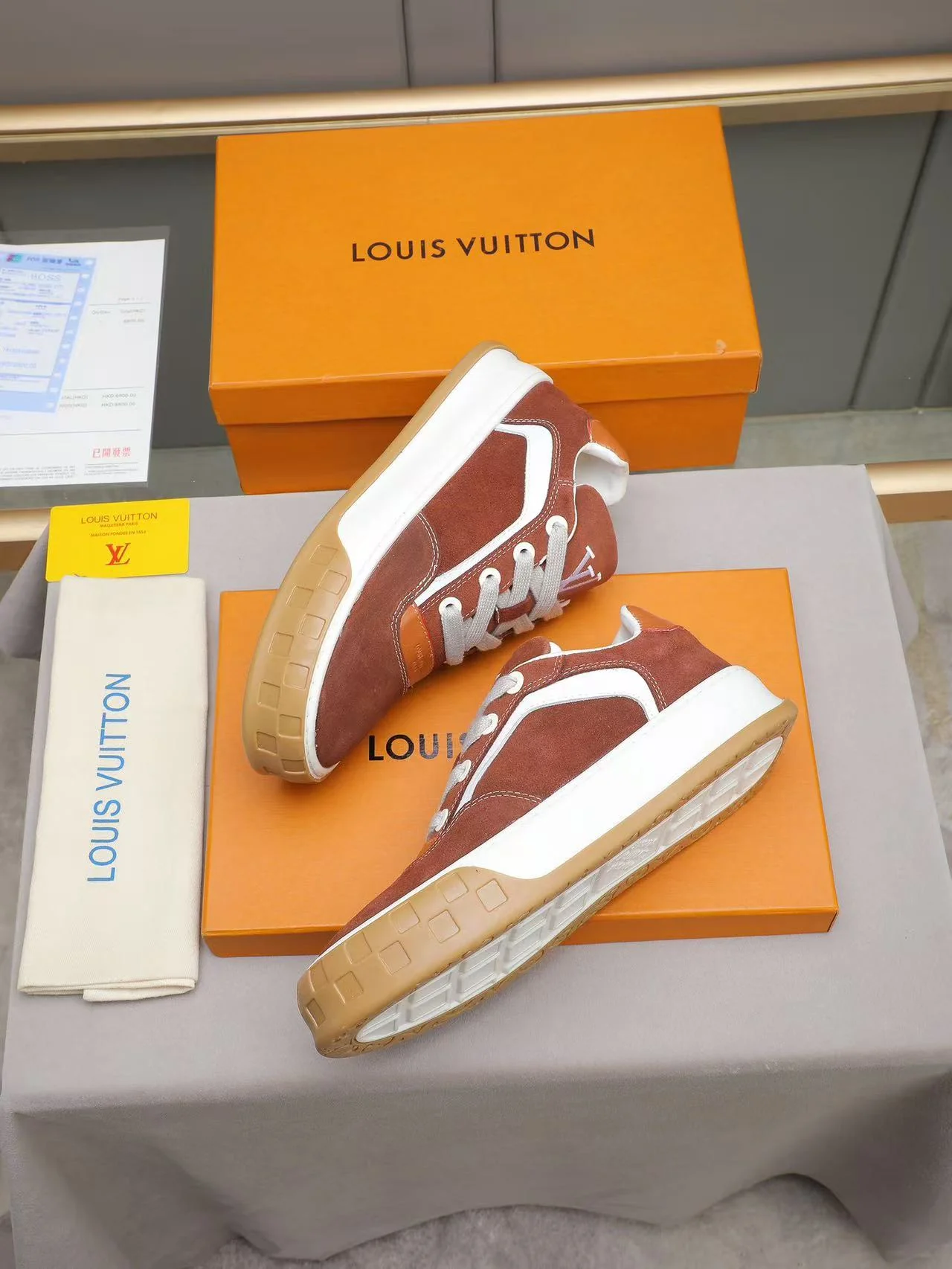 LV Tilted Marron - Image 4