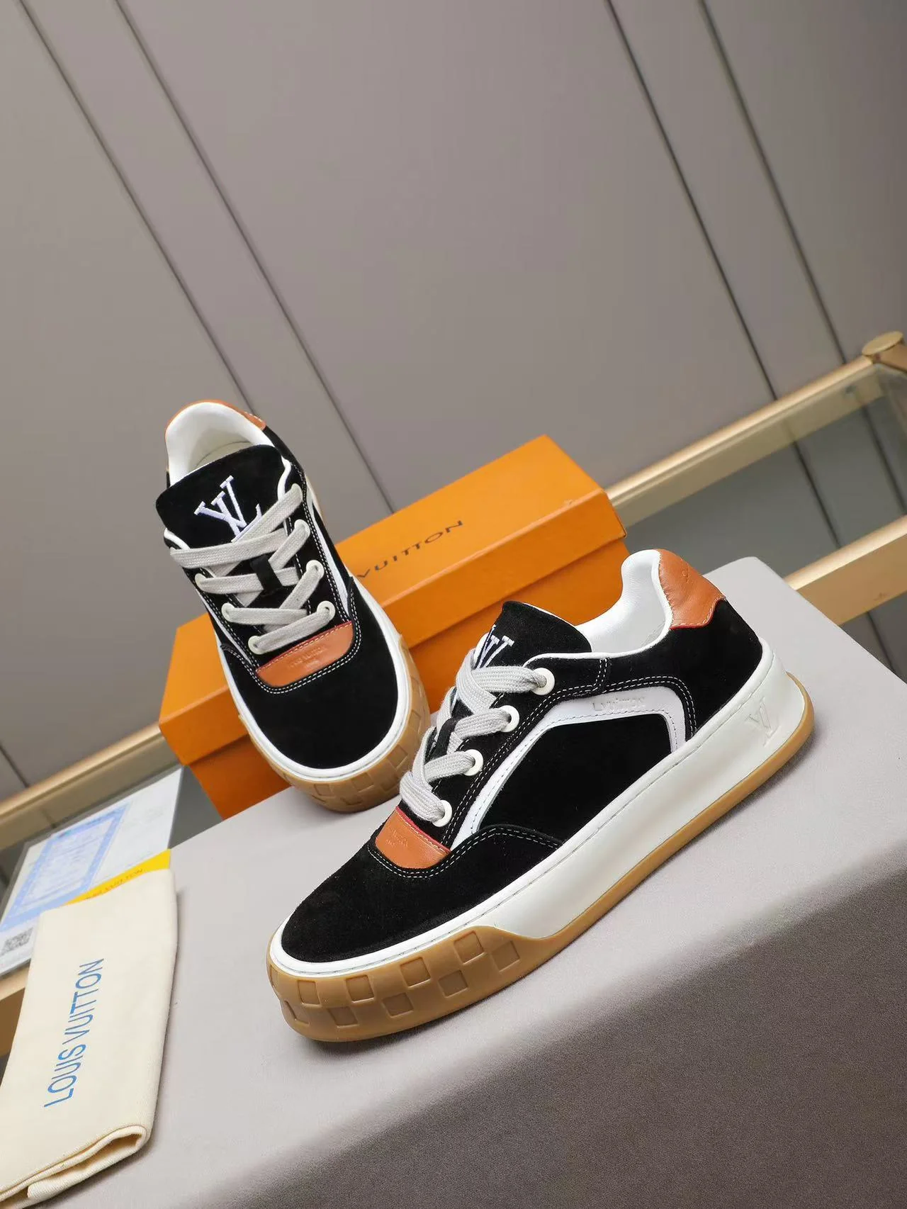 LV Tilted Denim Noir - Image 2