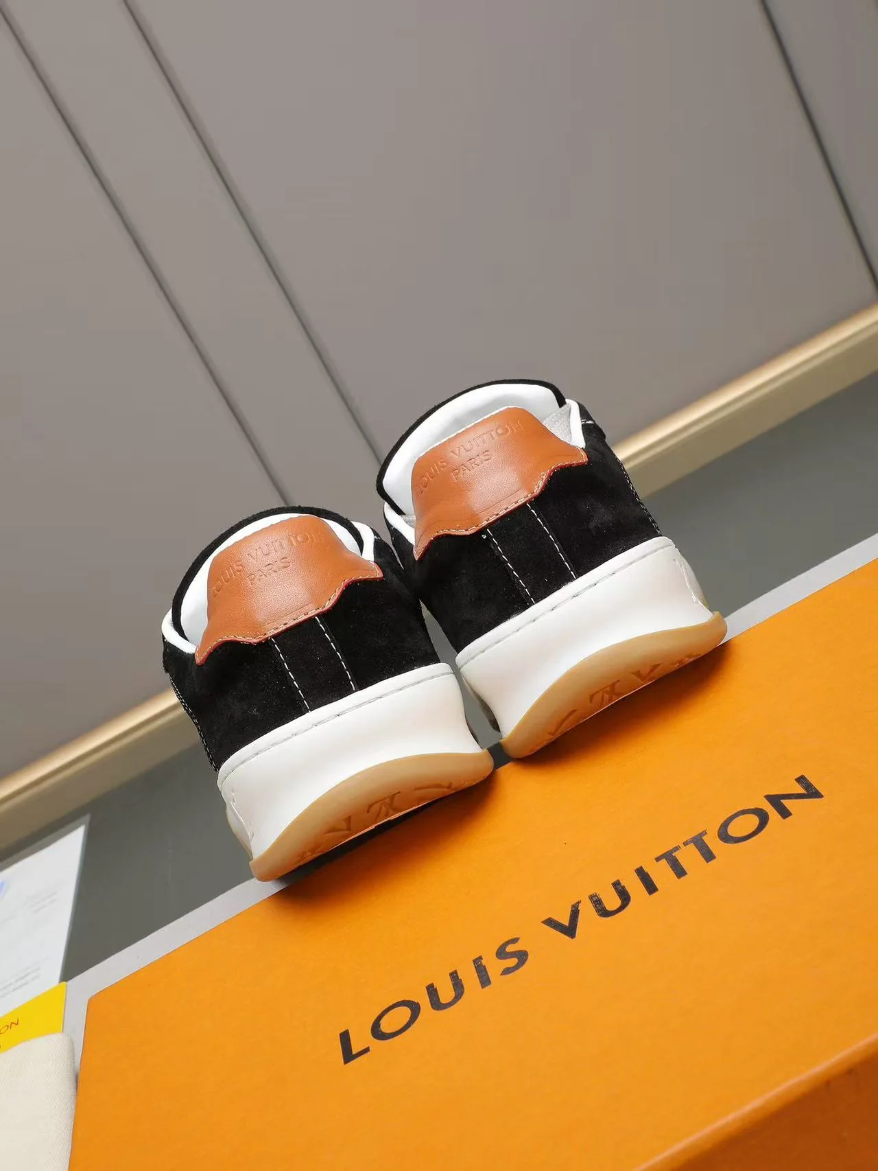LV Tilted Denim Noir - Image 3