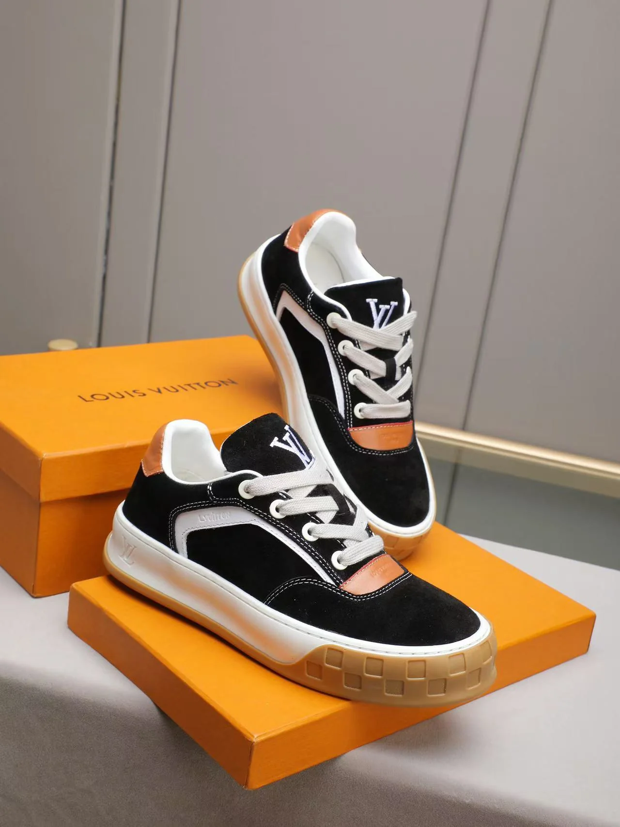 LV Tilted Denim Noir - Image 4