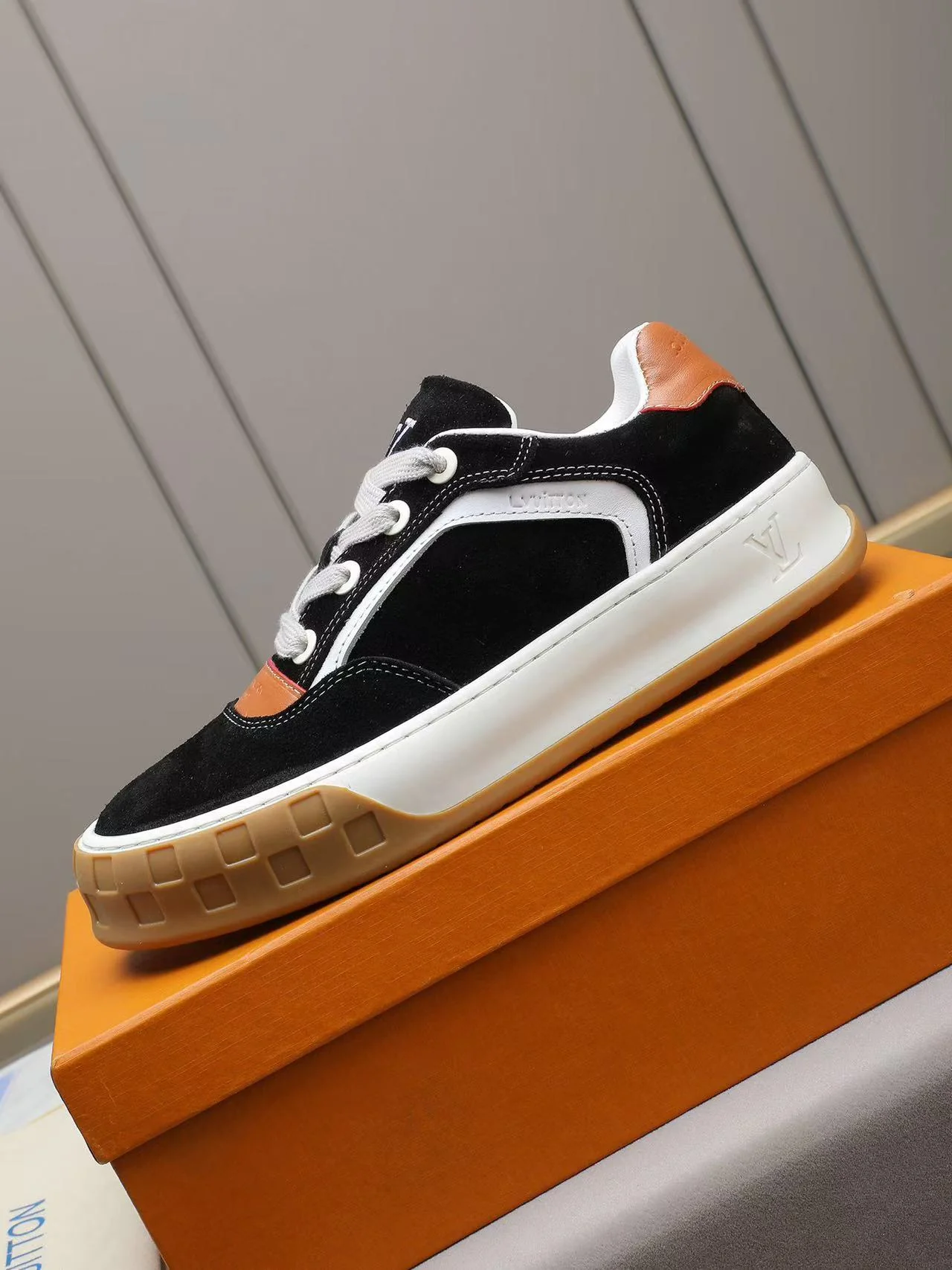 LV Tilted Denim Noir - Image 8