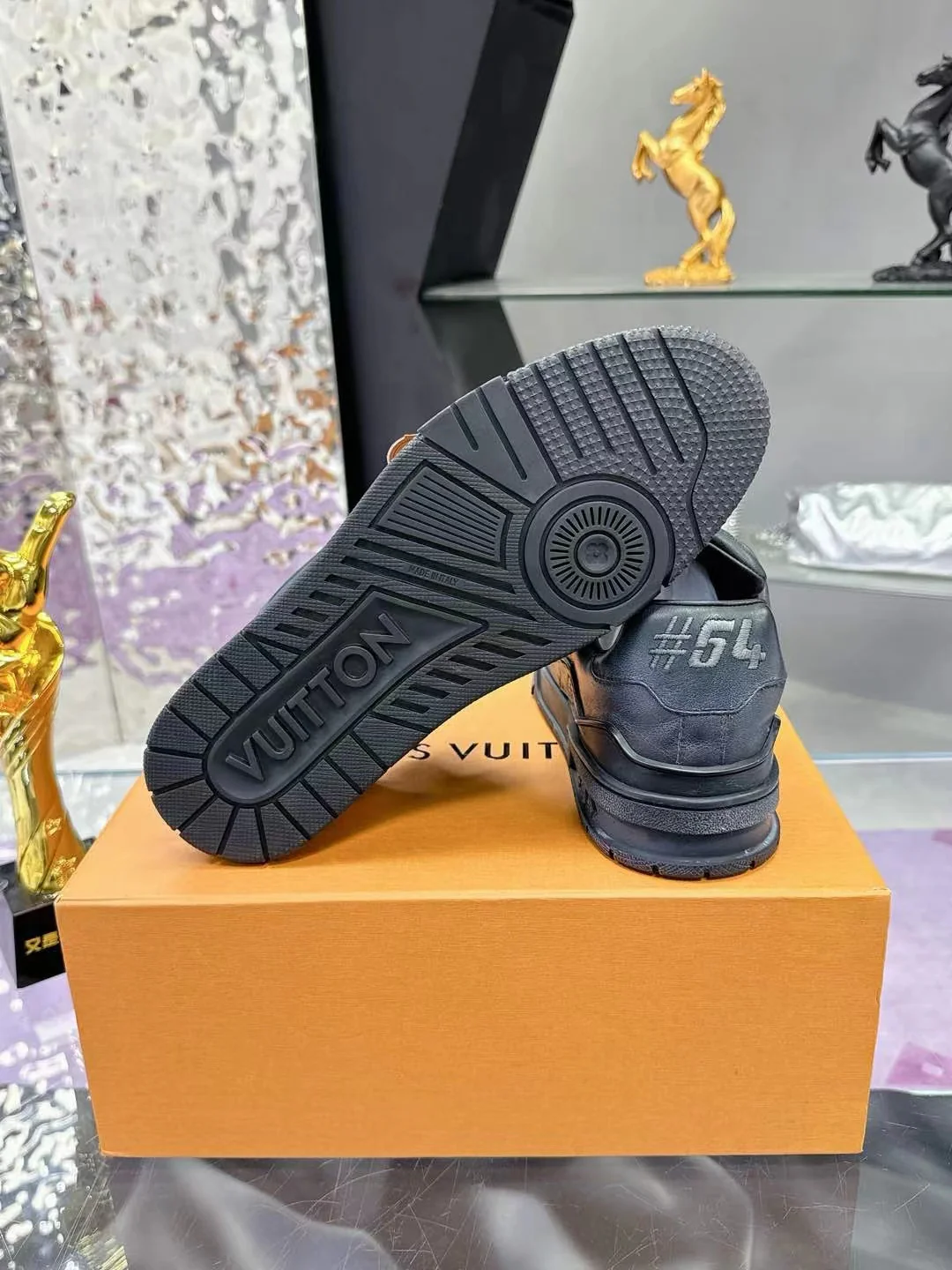 LV Trainers #54 Distressed Sneaker Noir - Image 10