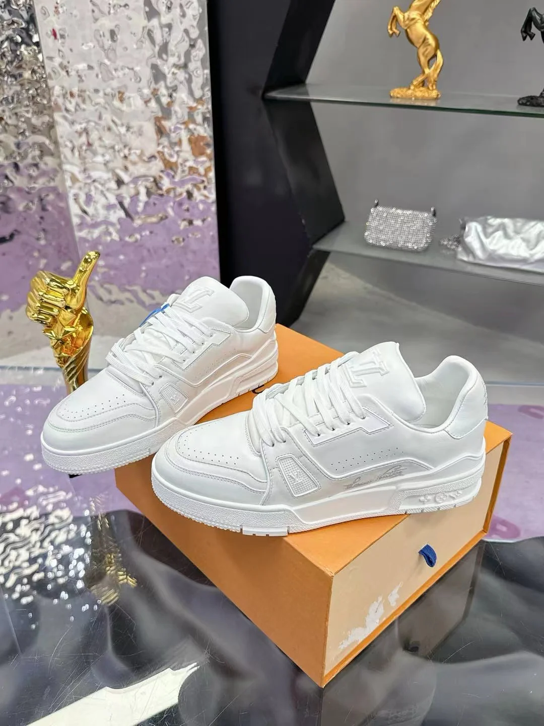 LV Trainers #54 Distressed Sneaker White - Image 5