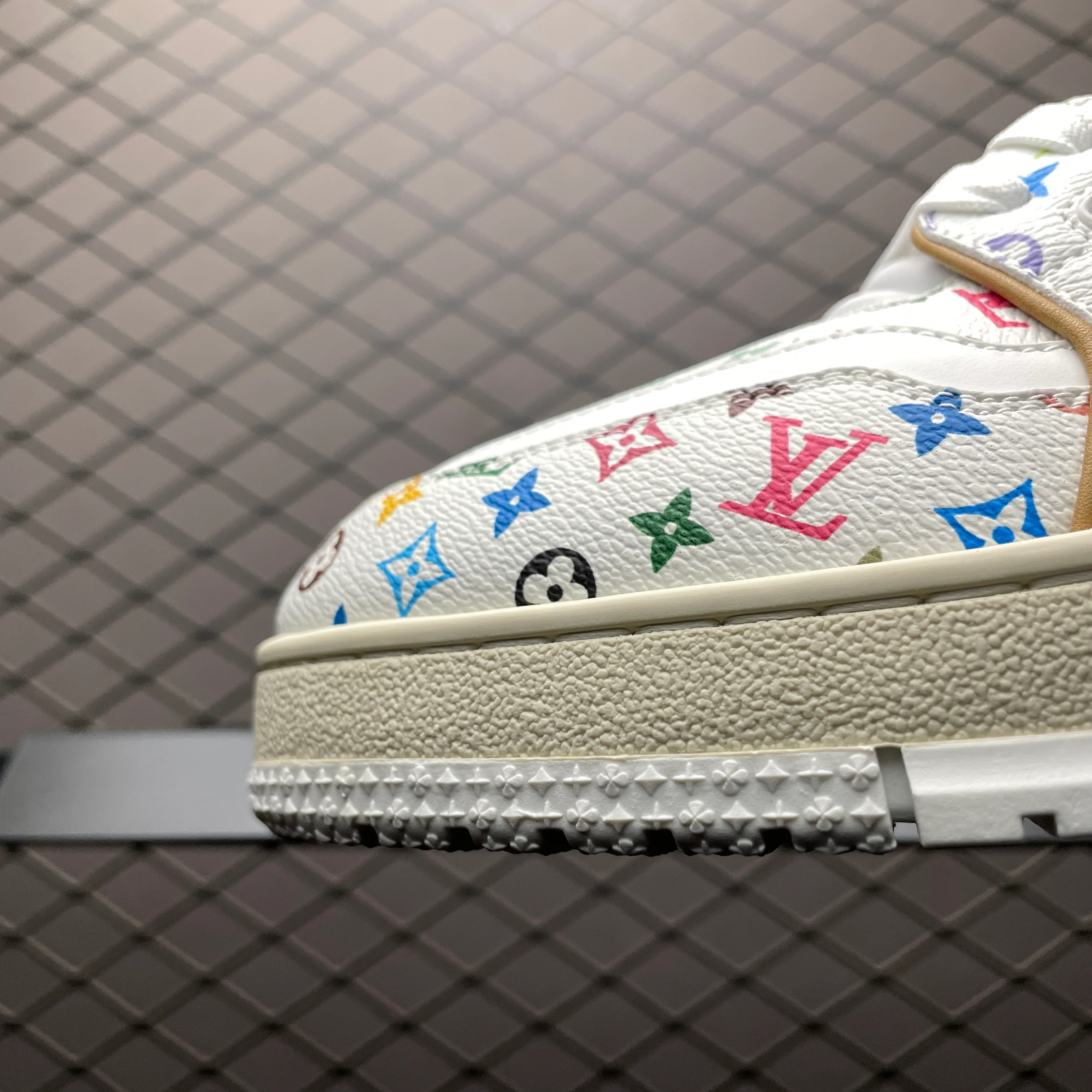 LV Trainers #54 Murakami 2025 White - Image 9