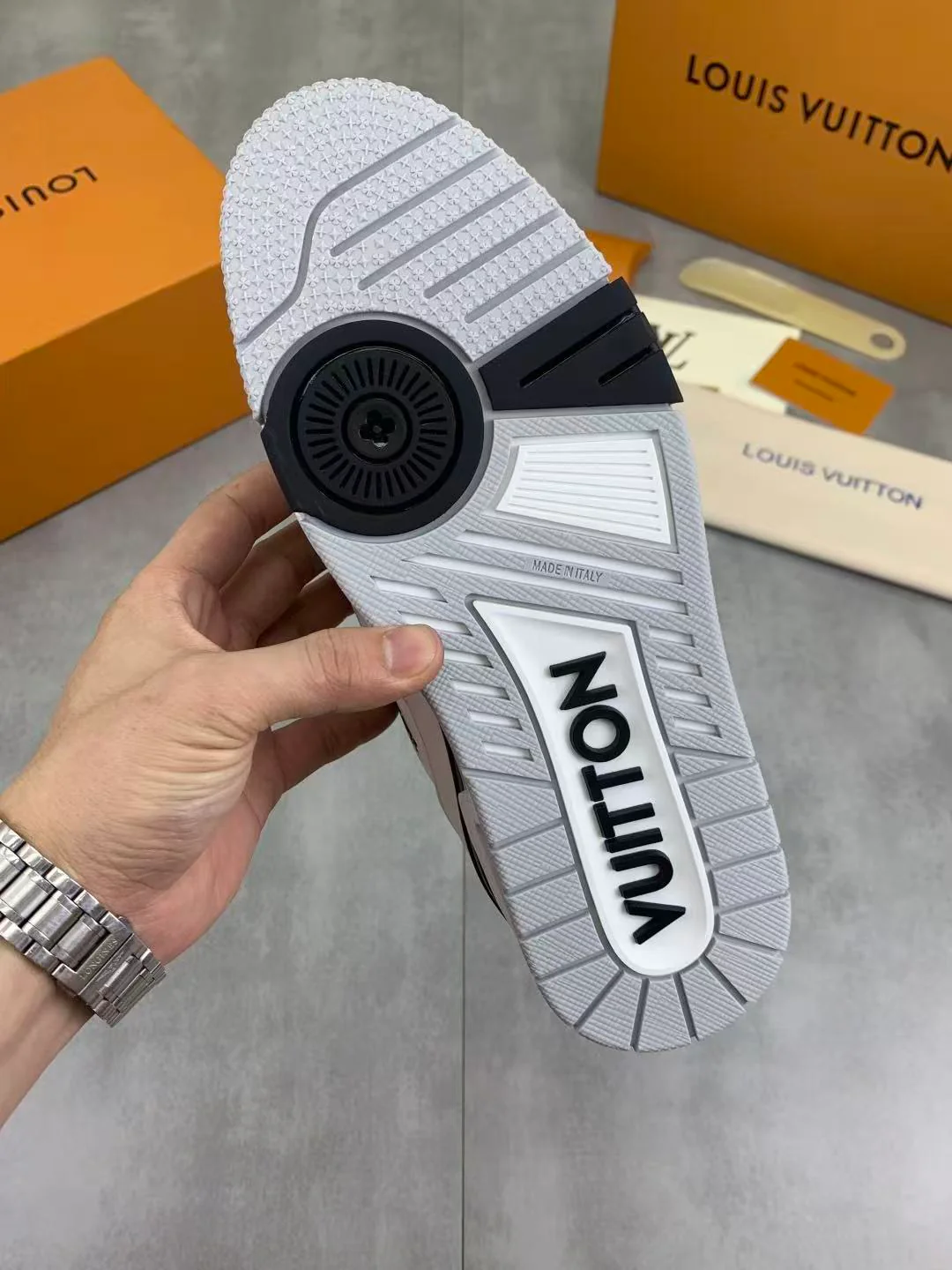 LV Trainers Denim Noir White - Image 2