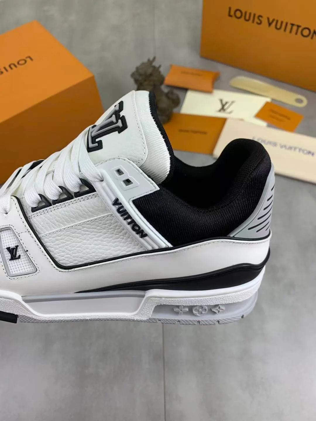 LV Trainers Denim Noir White - Image 3