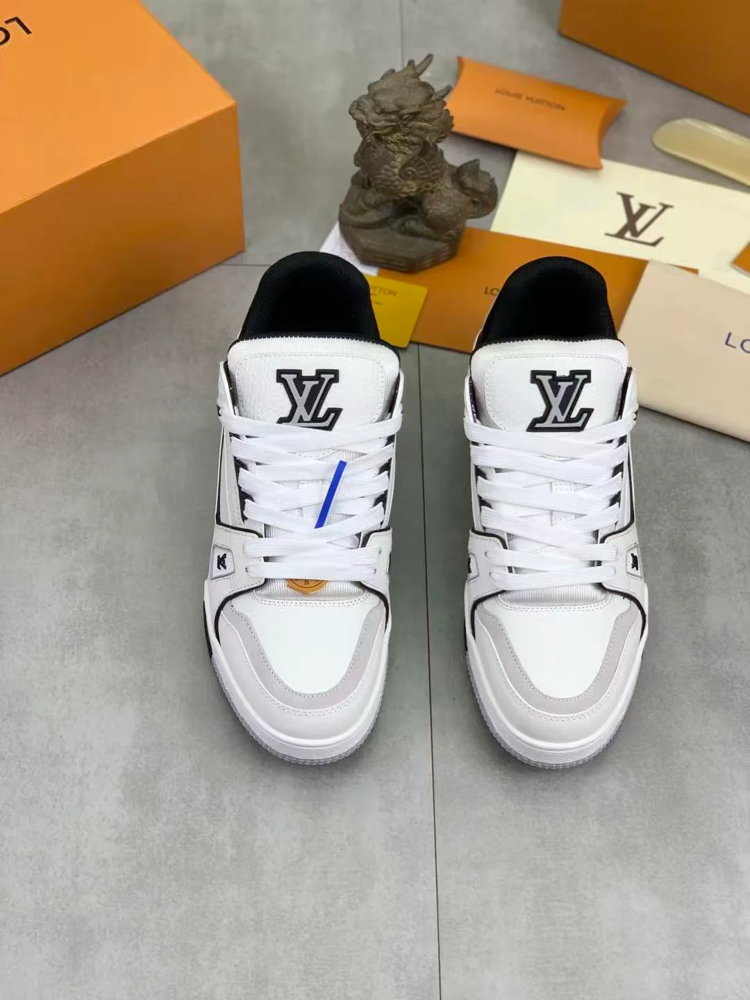 LV Trainers Denim Noir White - Image 4