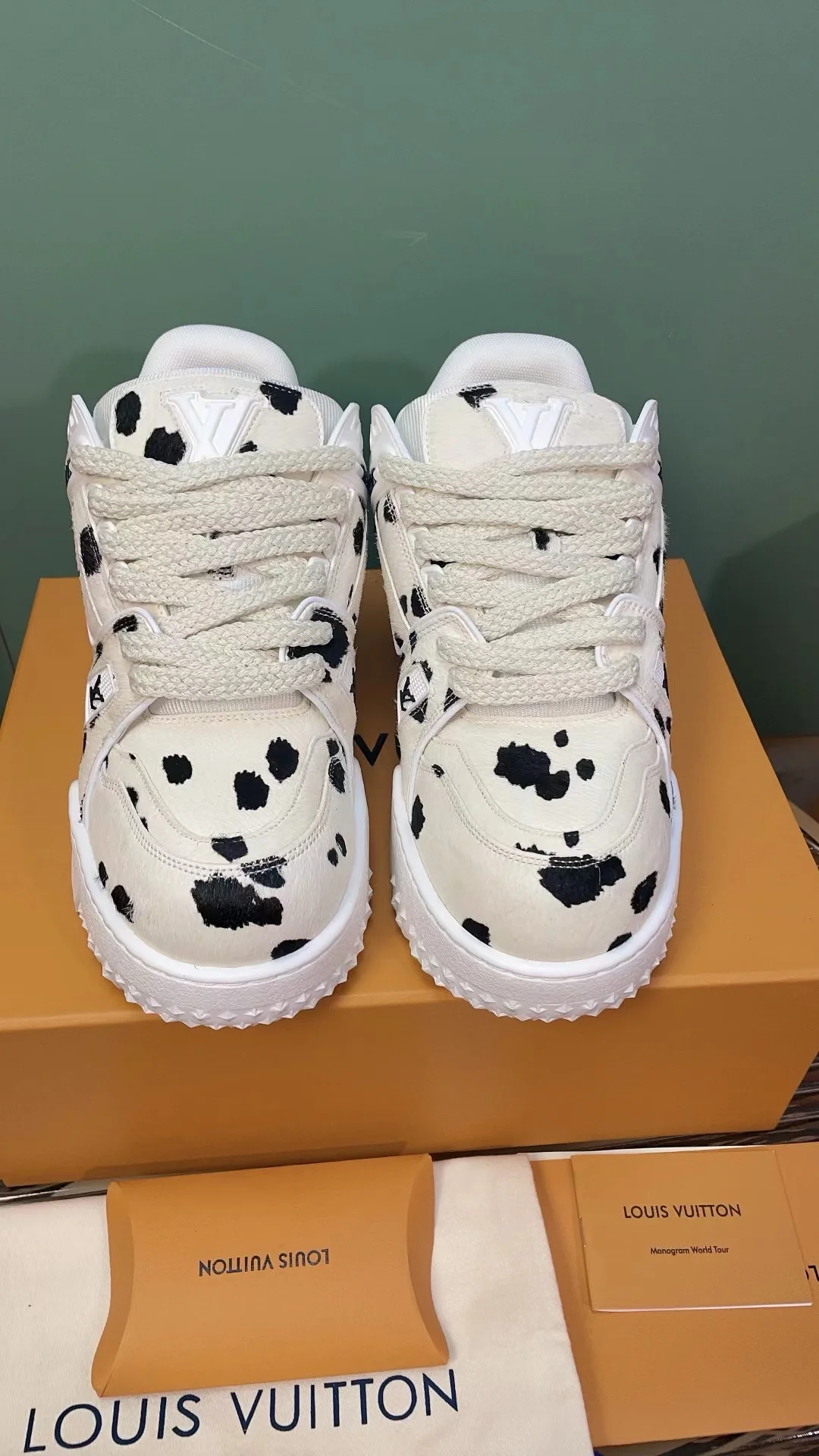 LV Trainers Maxi Sneaker Pony - Image 3