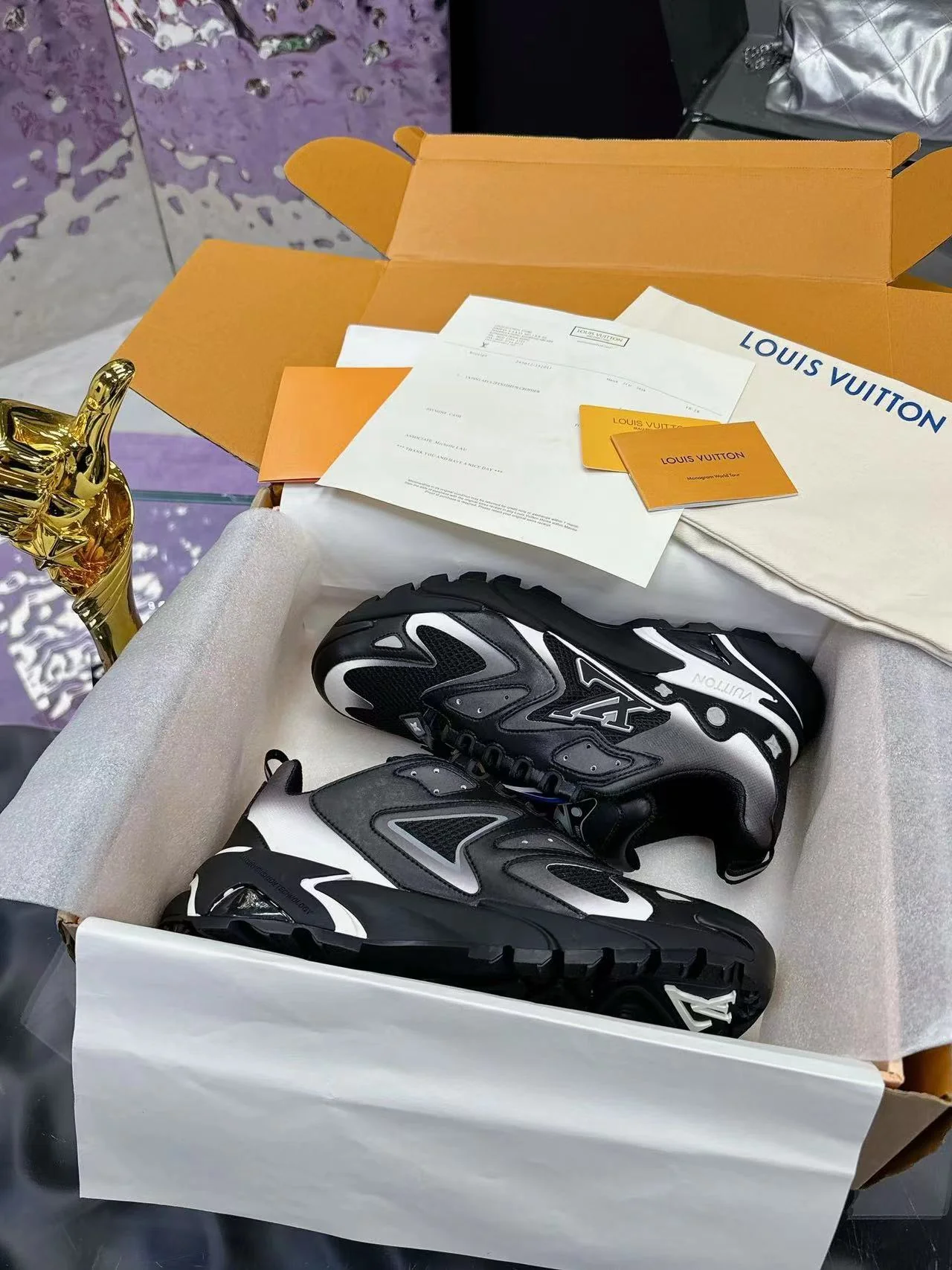 LV Trainers Runner Sneaker Tatic Noir - Image 2