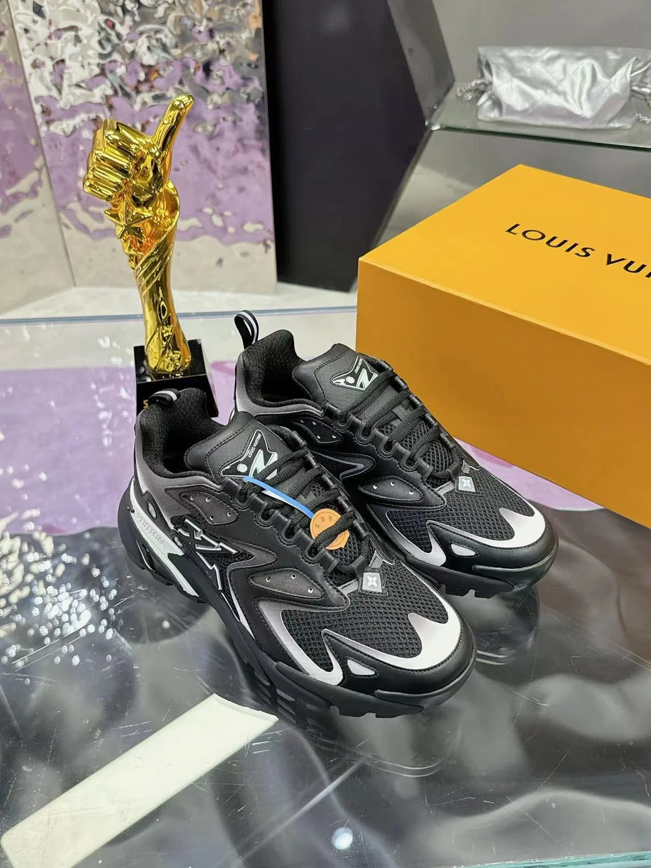 LV Trainers Runner Sneaker Tatic Noir - Image 6