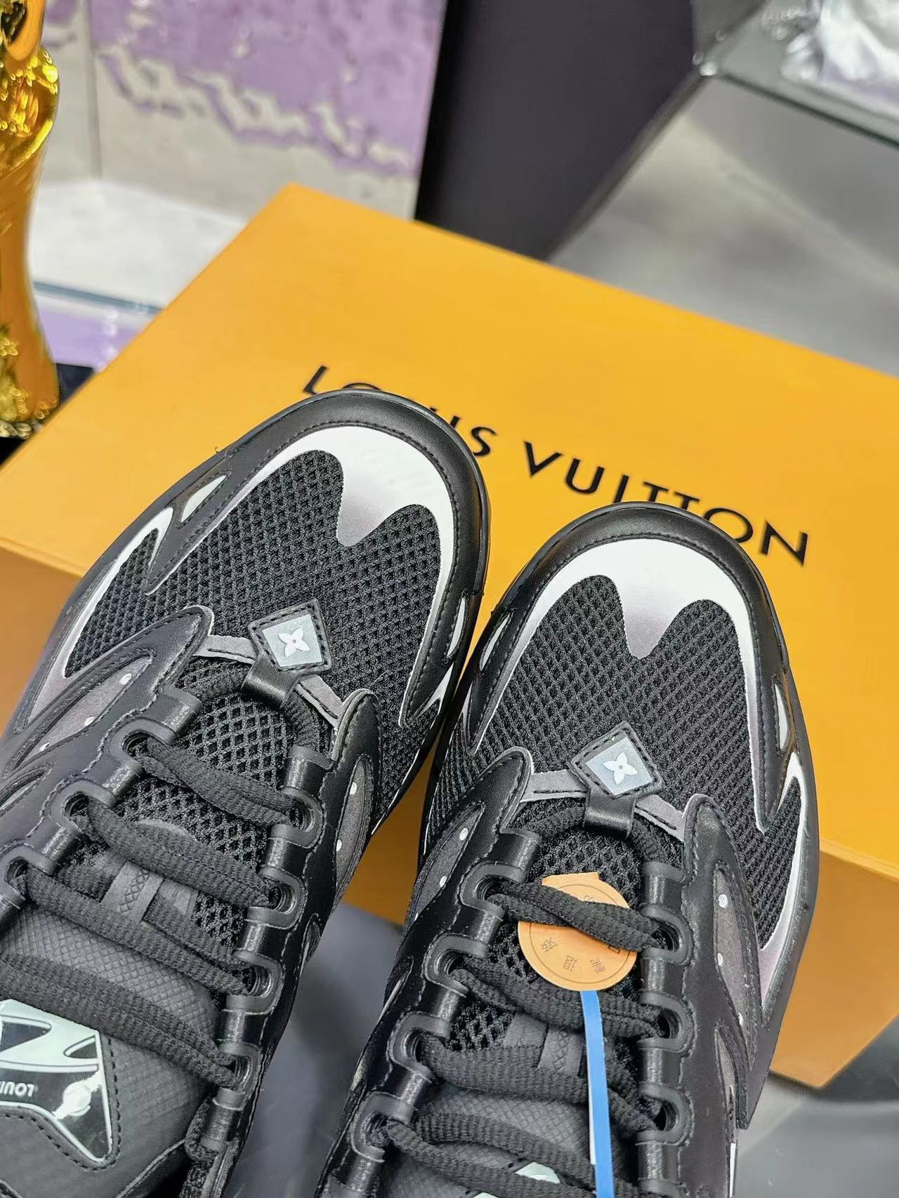 LV Trainers Runner Sneaker Tatic Noir - Image 8