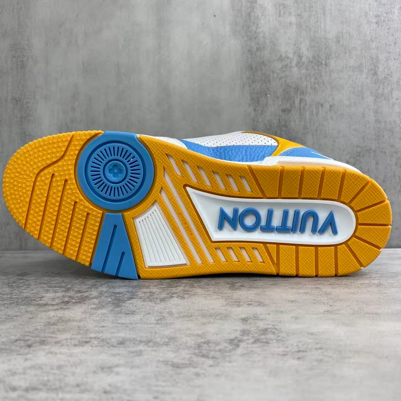 LV Trainers Velcro Blue Yellow - Image 6