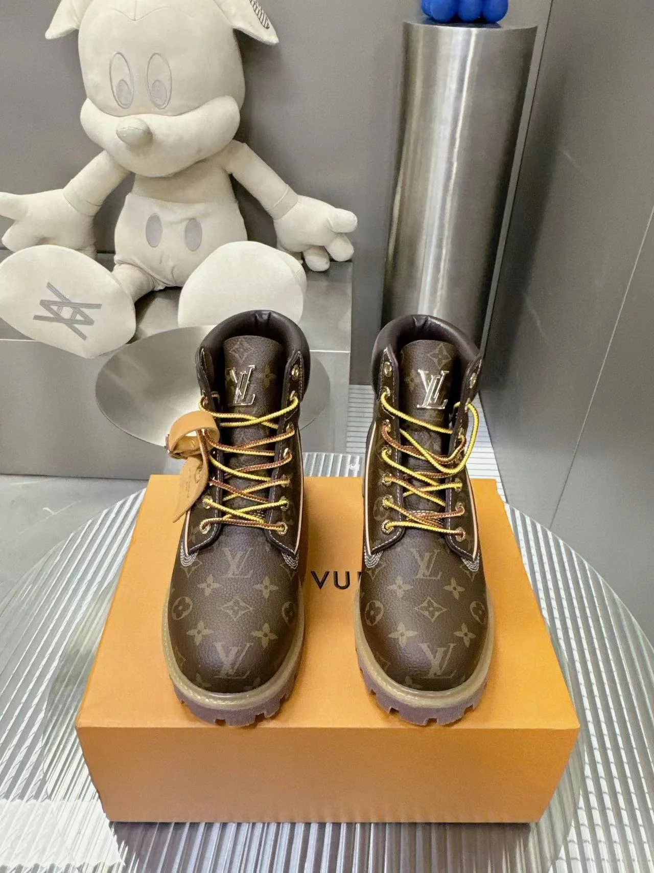 LV x Timbs Monogram - Image 2