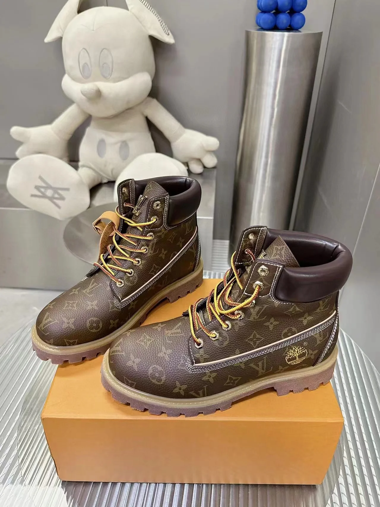 LV x Timbs Monogram - Image 3