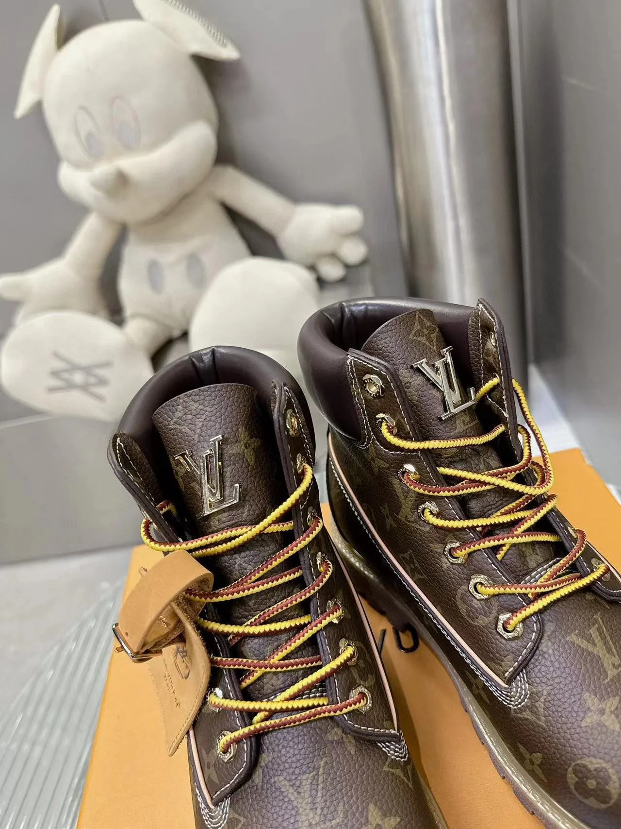 LV x Timbs Monogram - Image 4