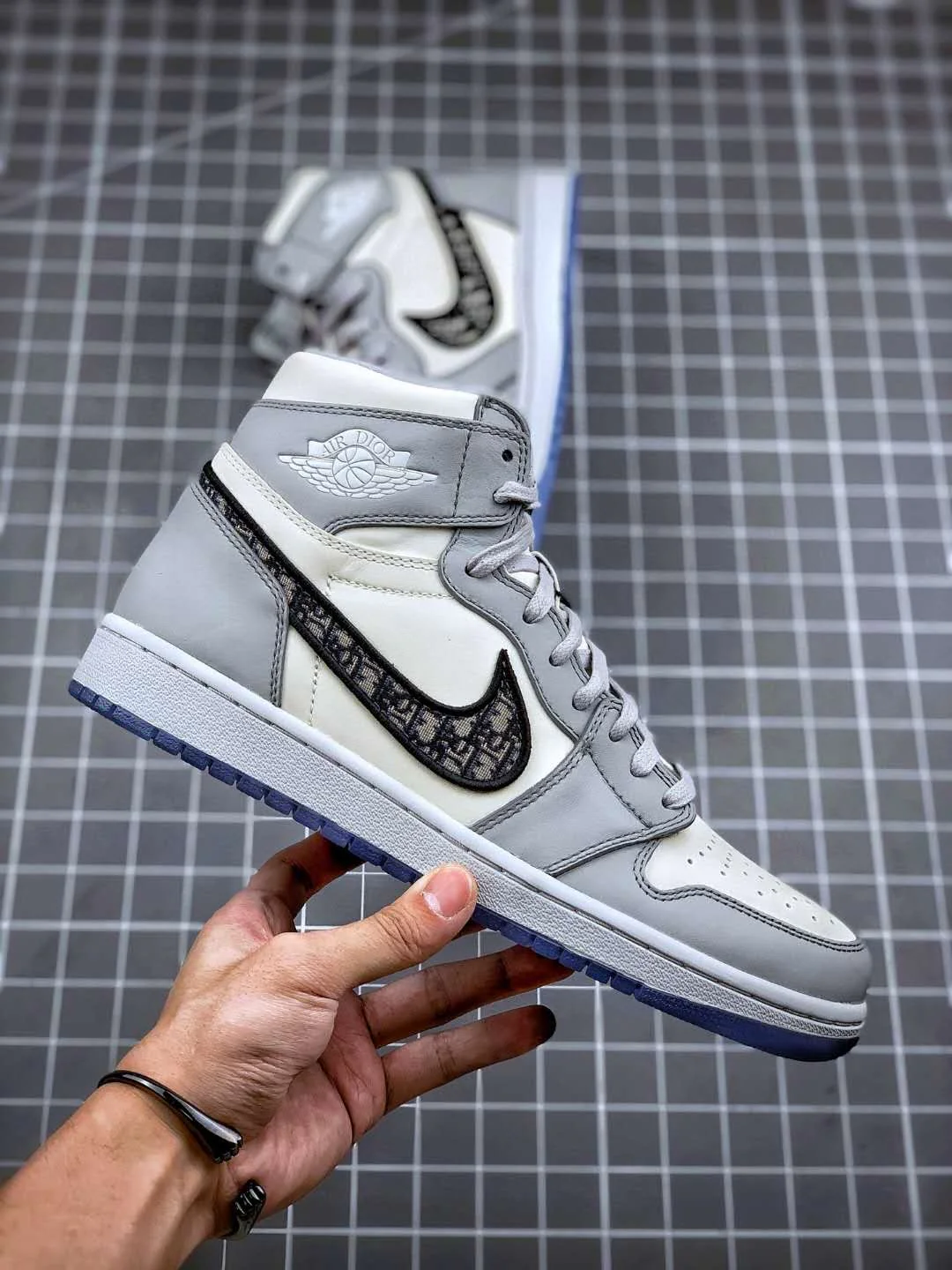 AJ1 High Dior - Image 3