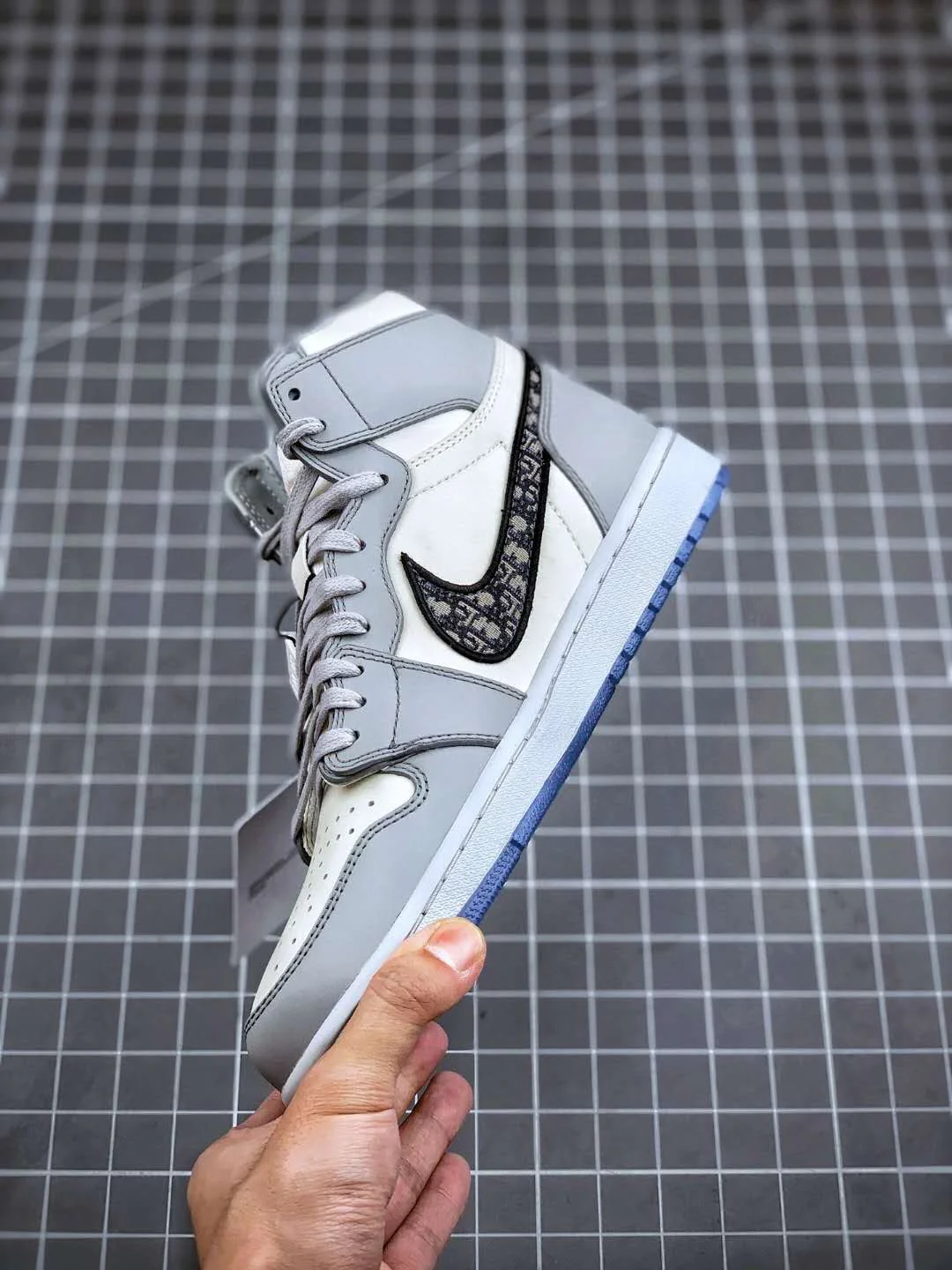 AJ1 High Dior - Image 4