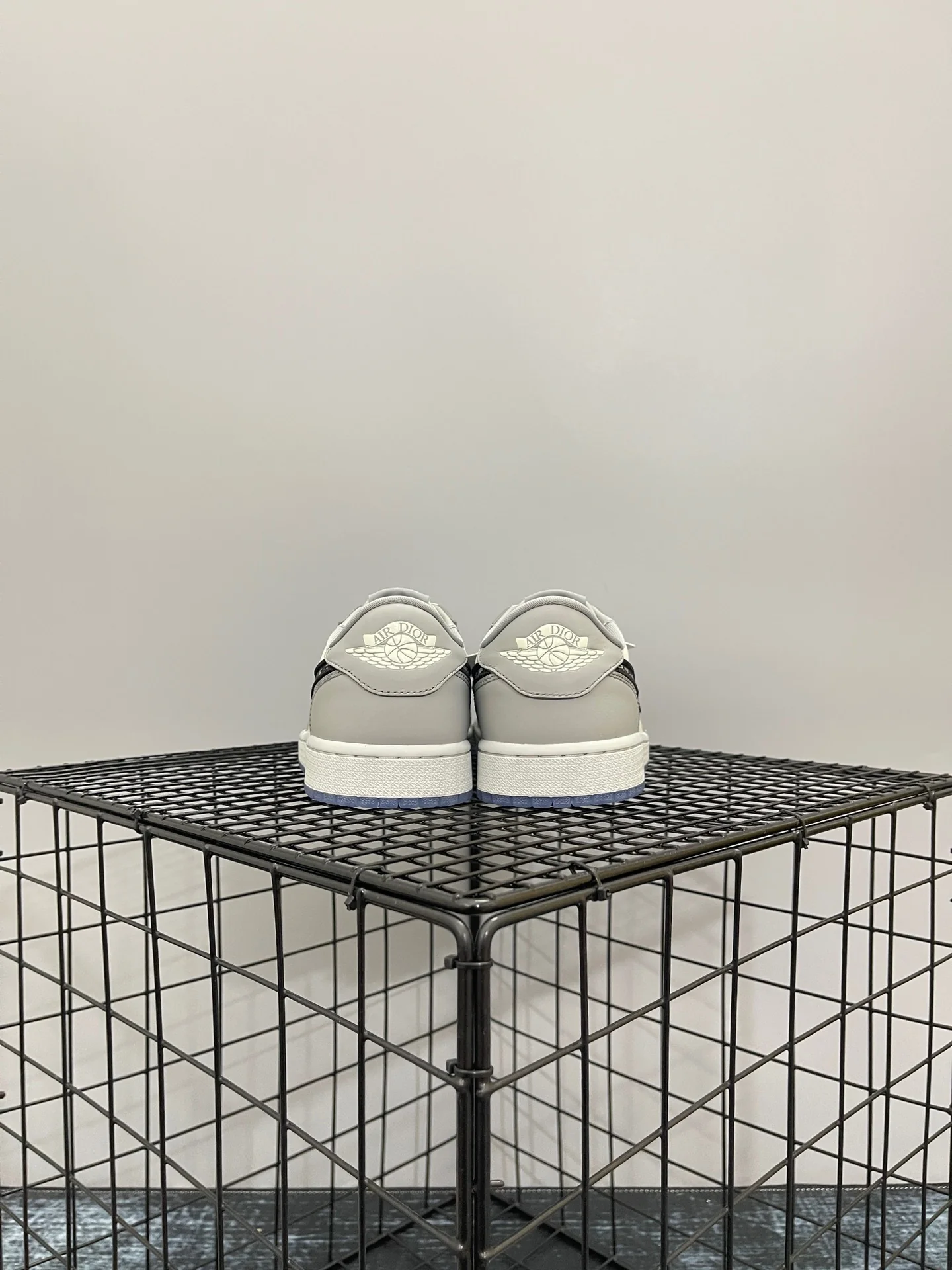 AJ1 Low Dior - Image 5