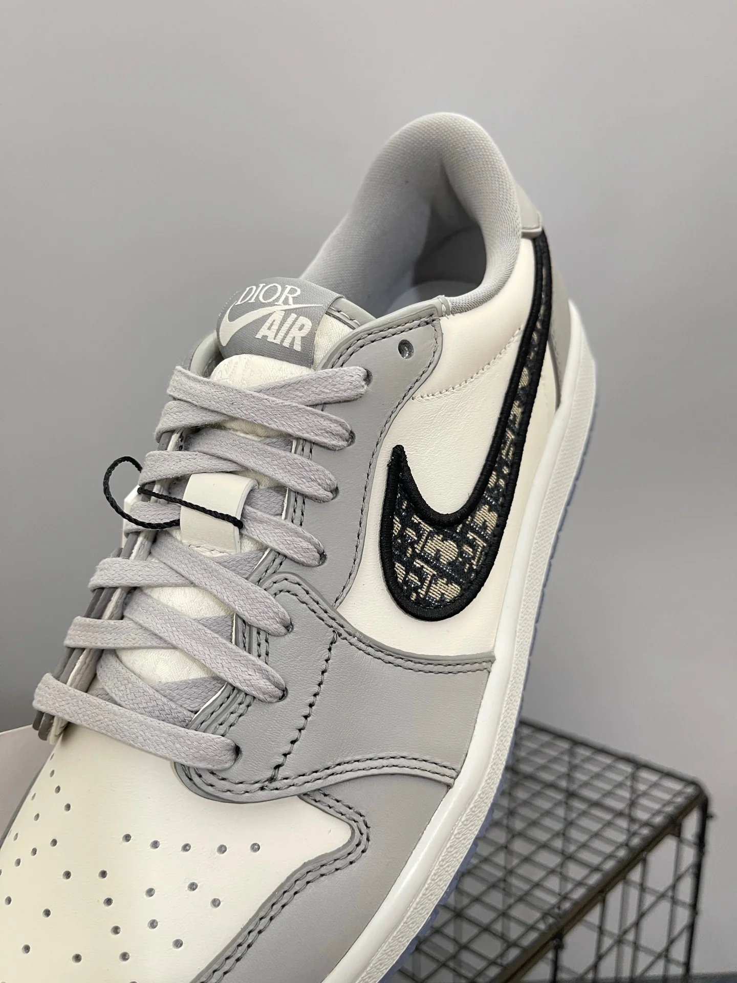 AJ1 Low Dior - Image 8