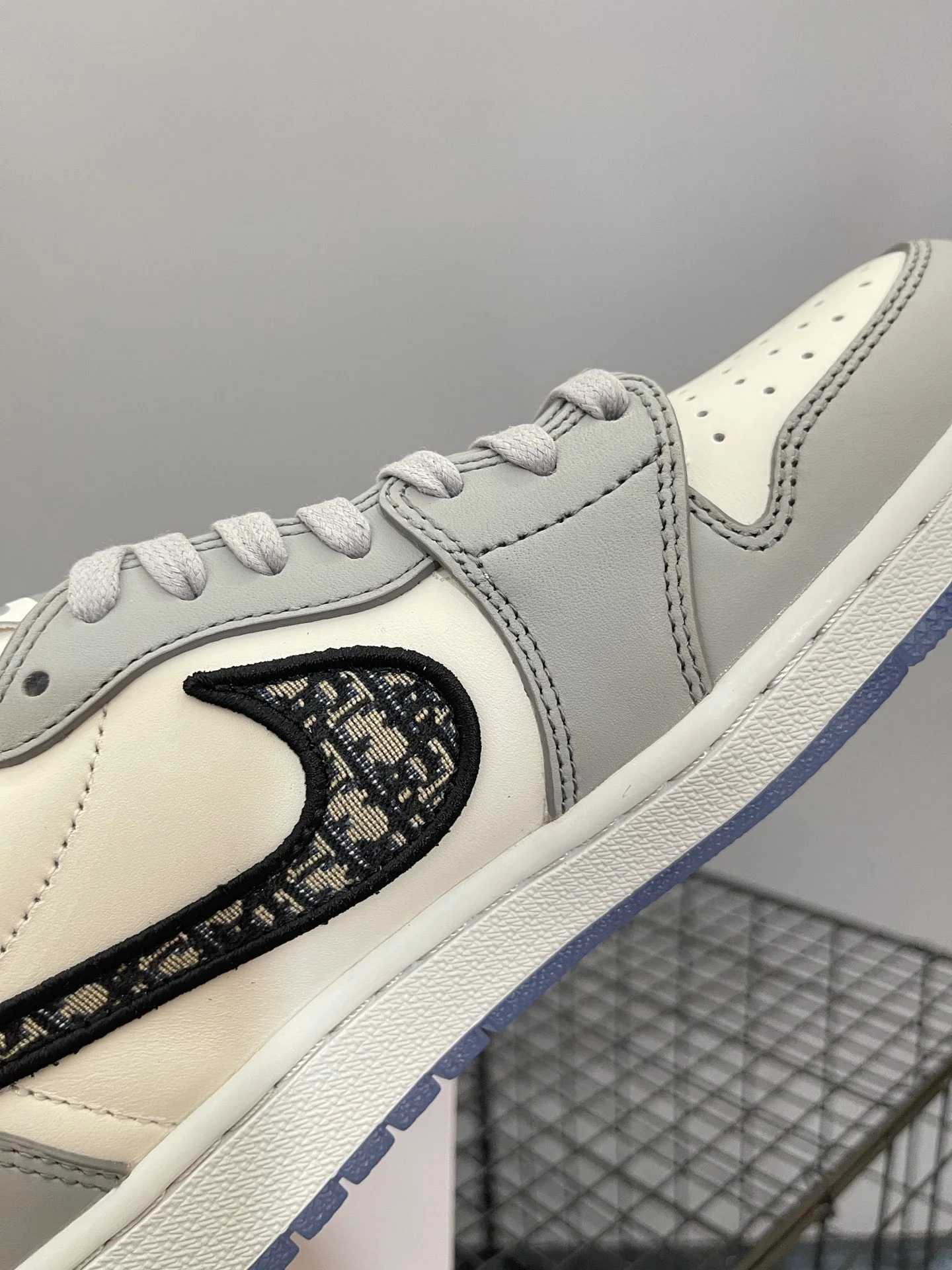 AJ1 Low Dior - Image 9