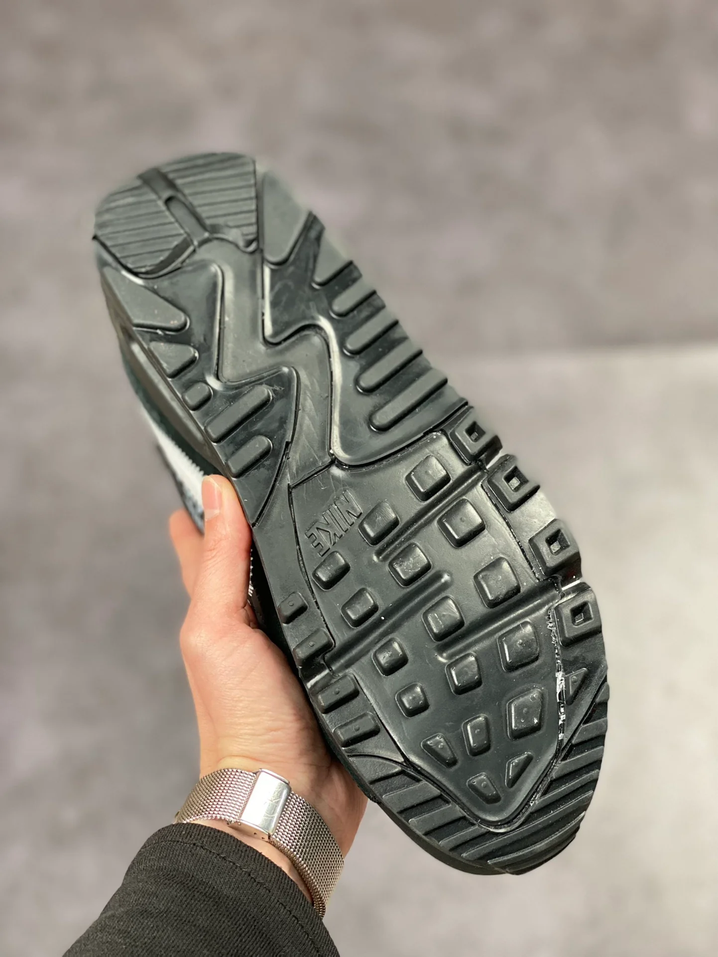AM90 X OW Black - Image 10