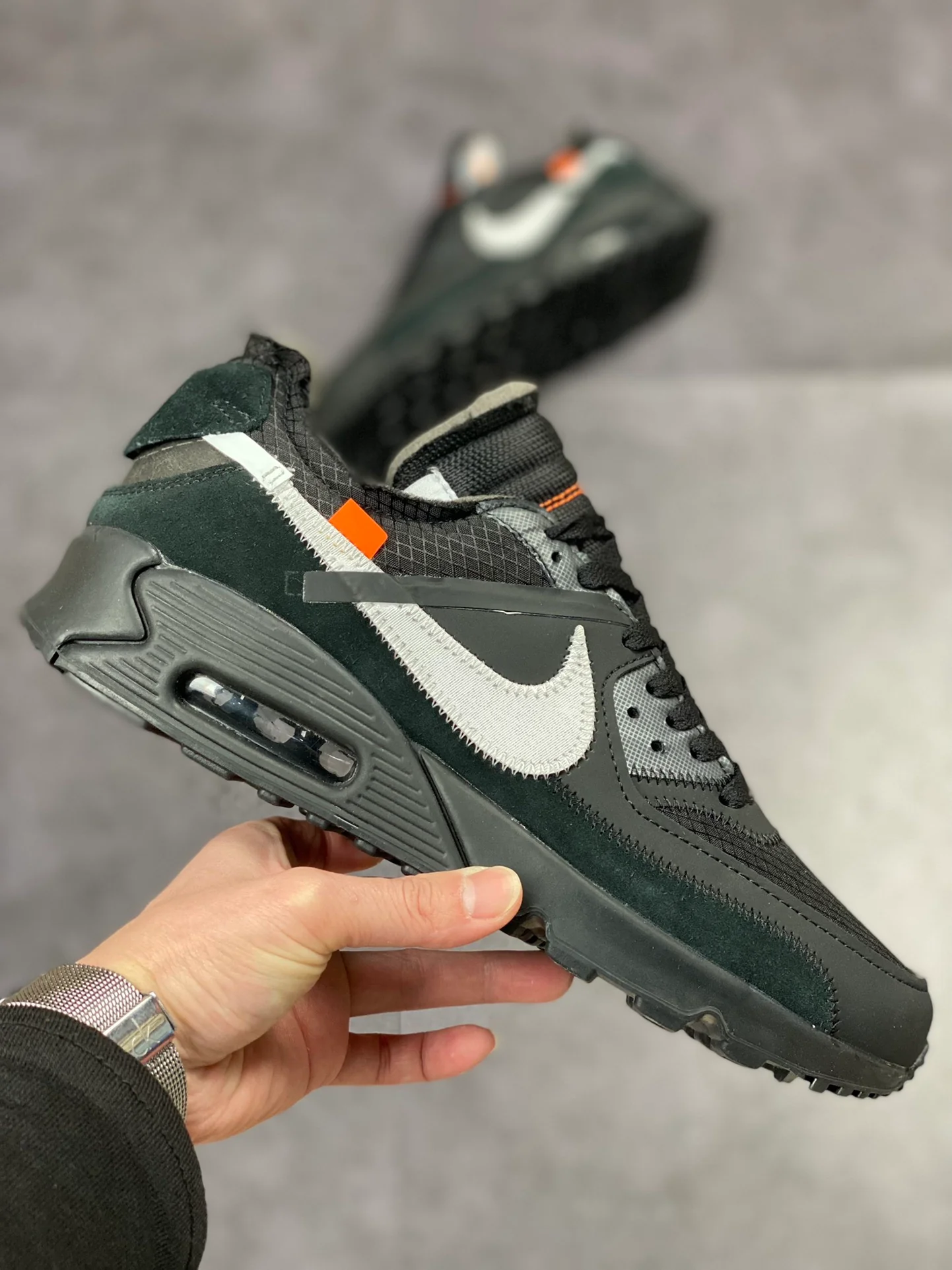 AM90 X OW Black - Image 3