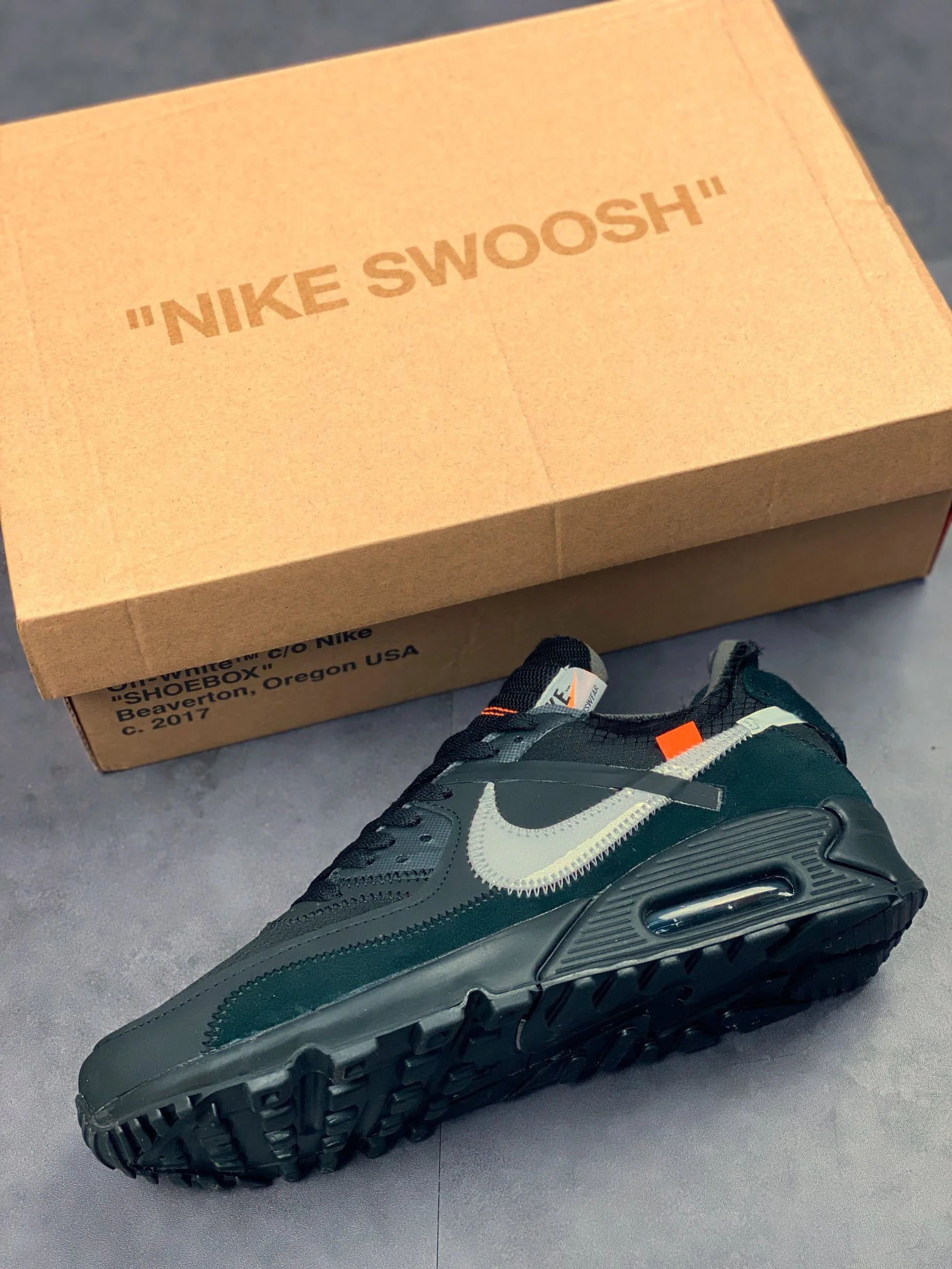 AM90 X OW Black - Image 5