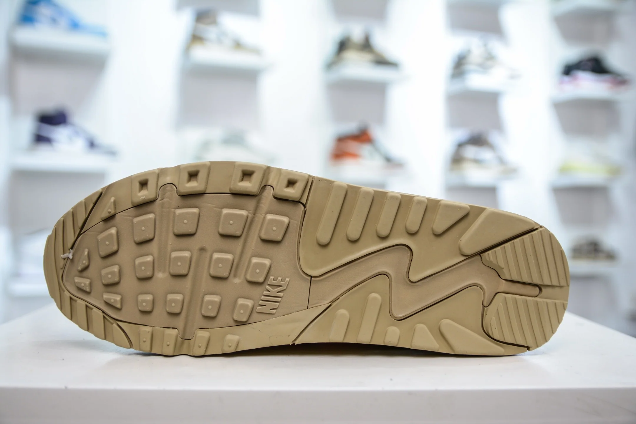 AM90 X OW Desert Ore - Image 6