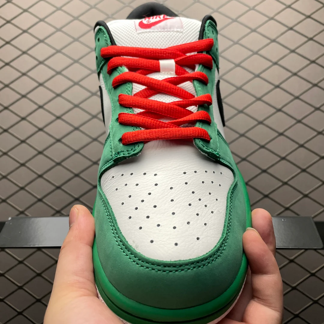 SB Dunk Low Heineken - Image 10