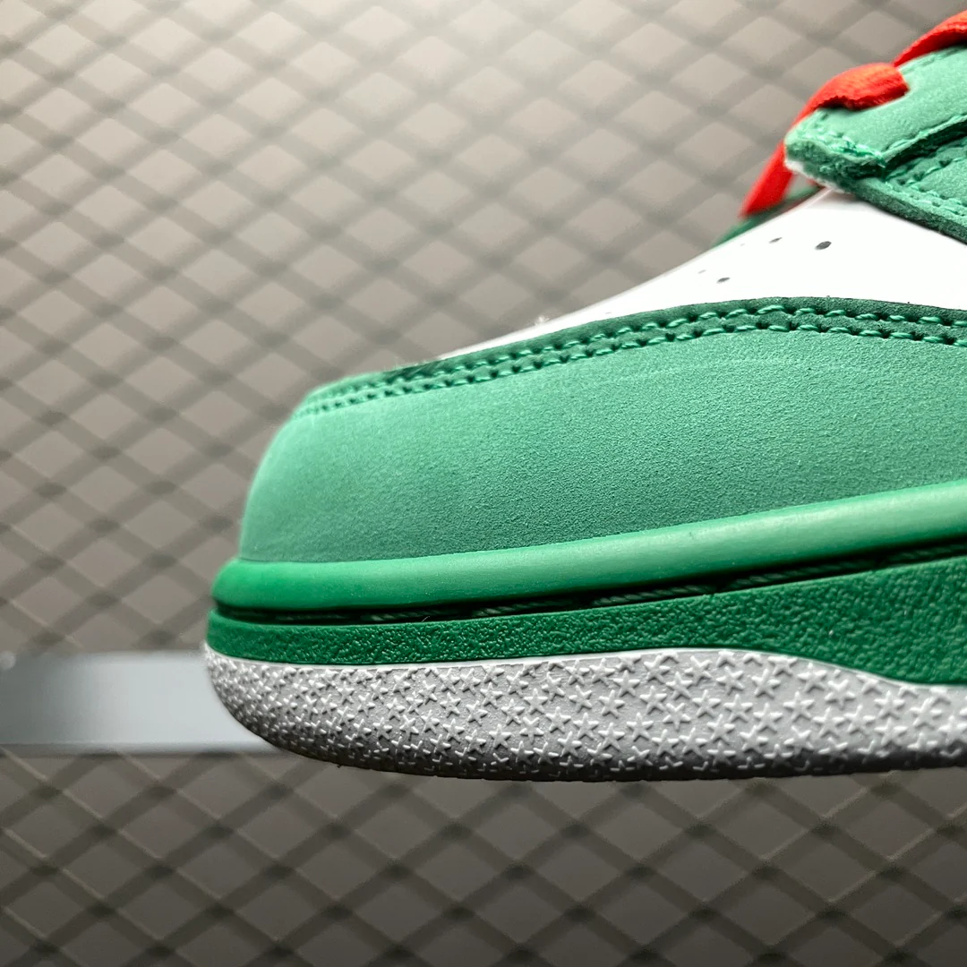 SB Dunk Low Heineken - Image 7