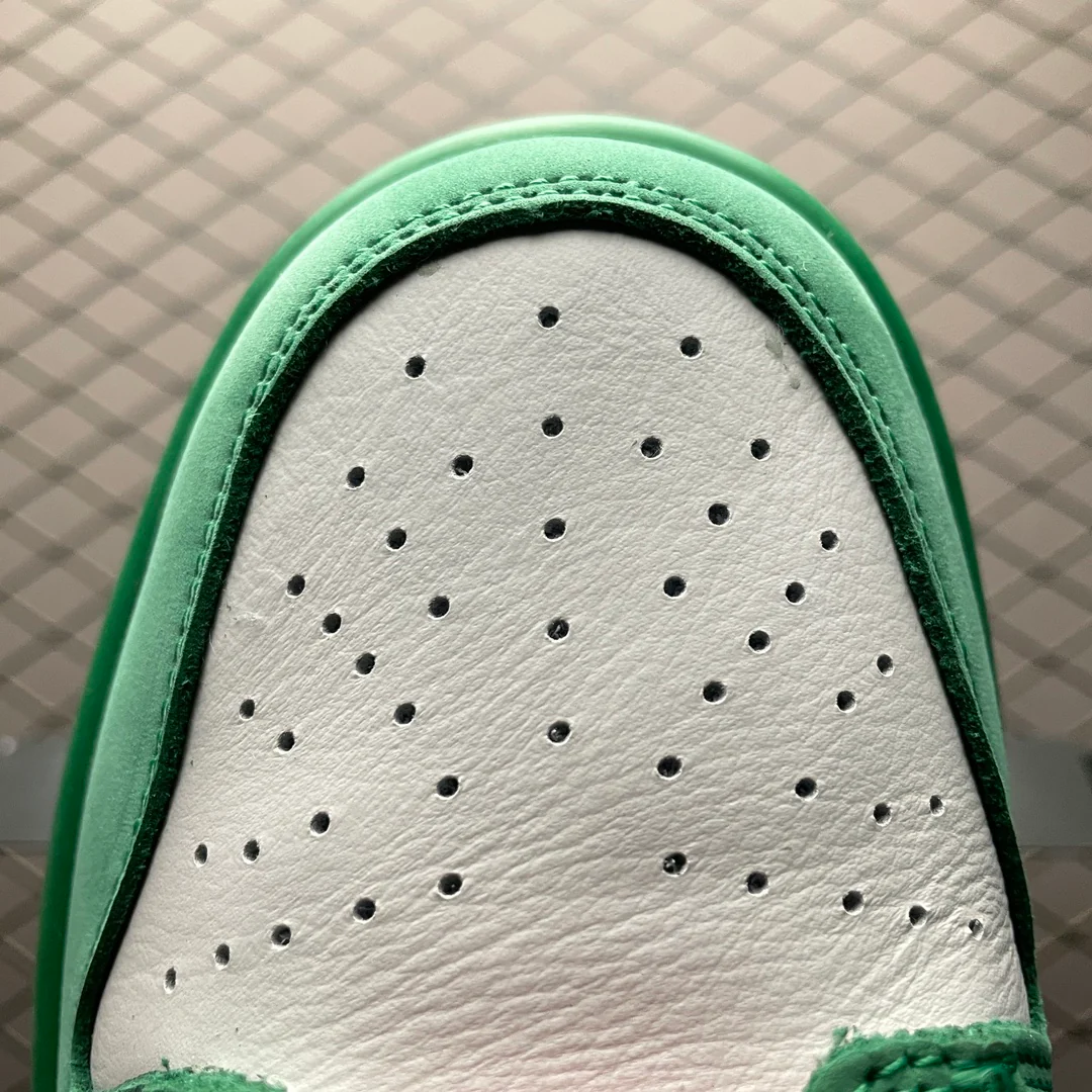 SB Dunk Low Heineken - Image 8