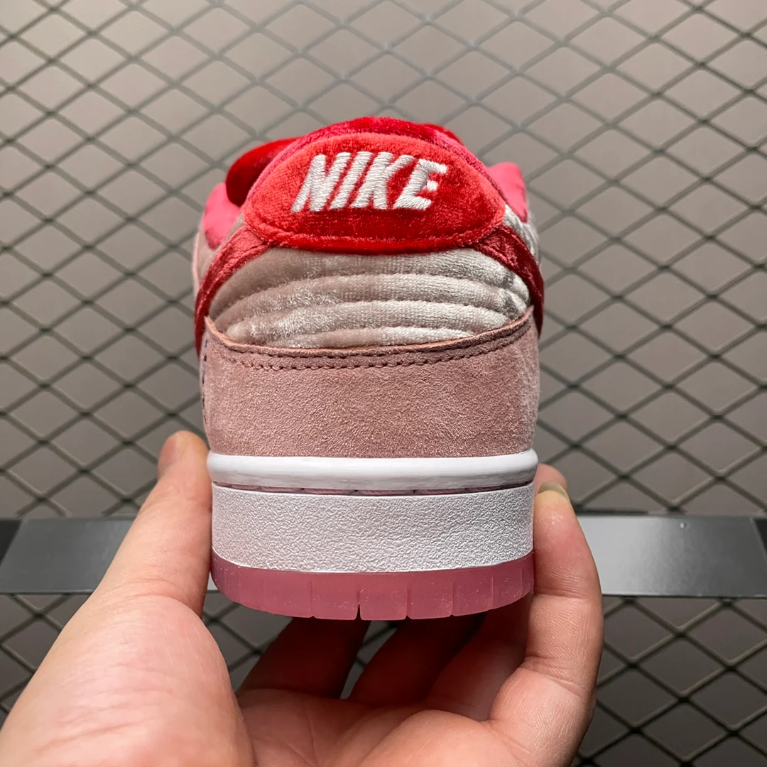 SB Dunk Low StrangeLove Skateboards - Image 3