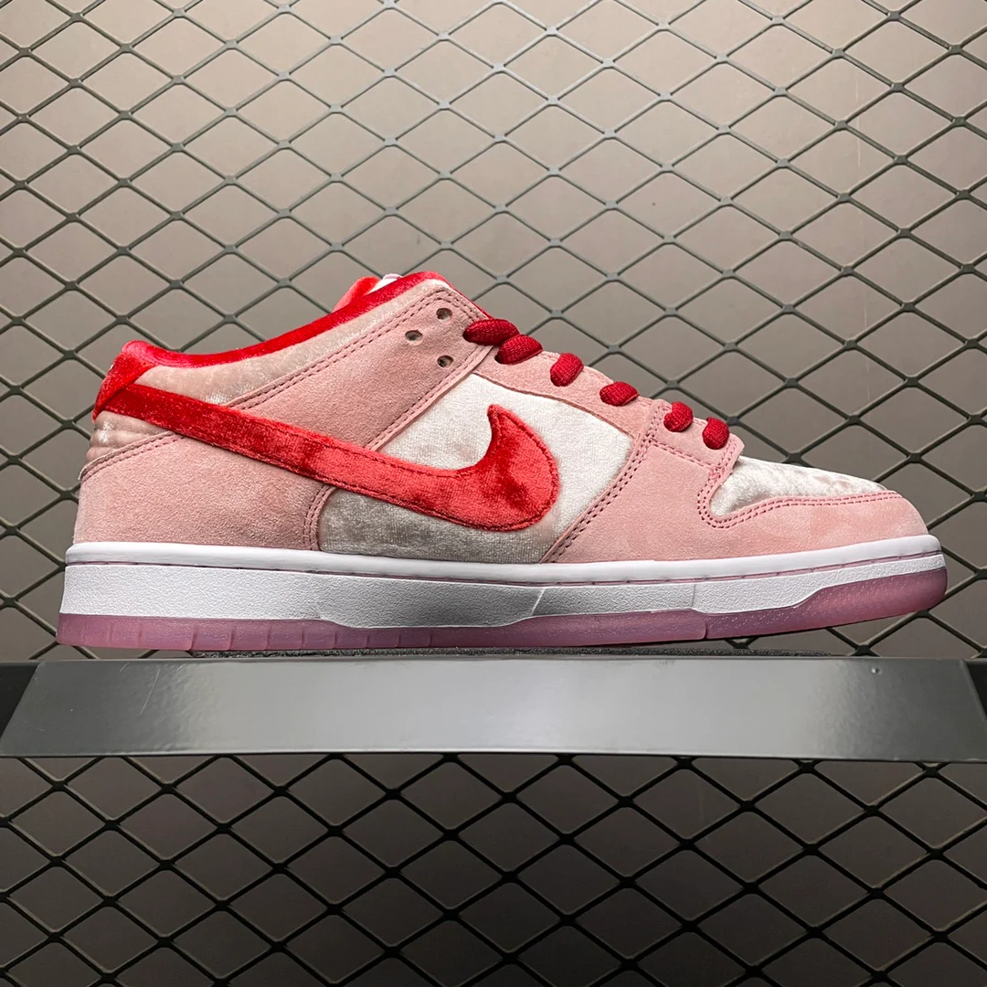 SB Dunk Low StrangeLove Skateboards - Image 4