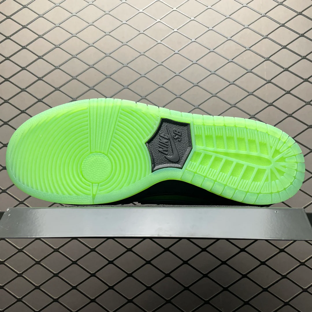 Powerpuff Girls SB Dunk Low "Buttercup" - Image 6