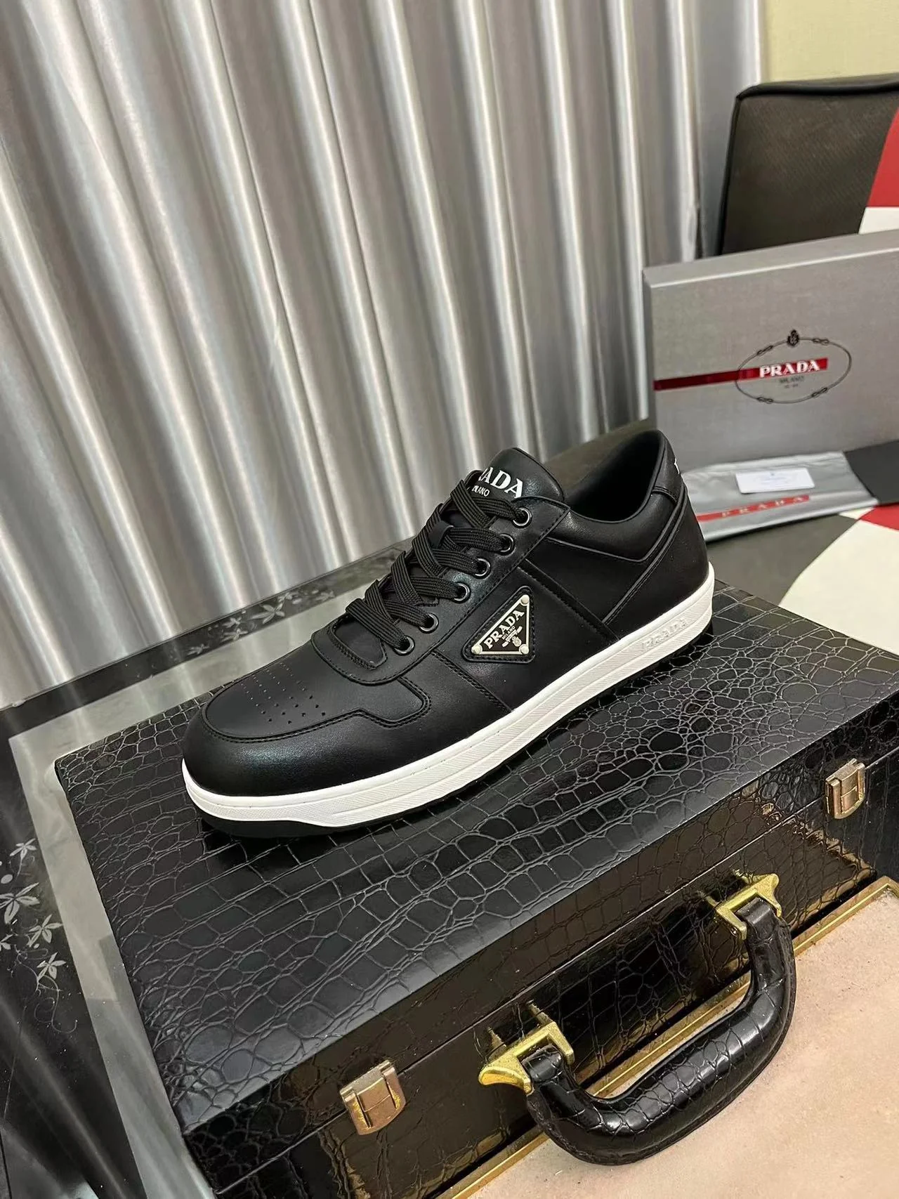 Prada Downtown Black - Image 10