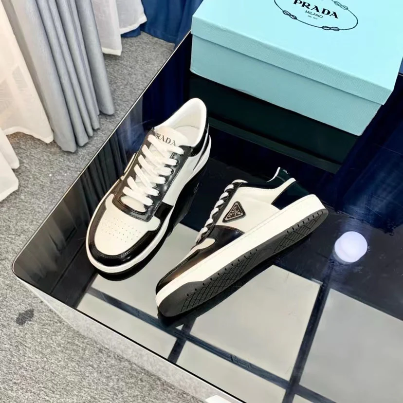 Prada Downtown Black & White - Image 10