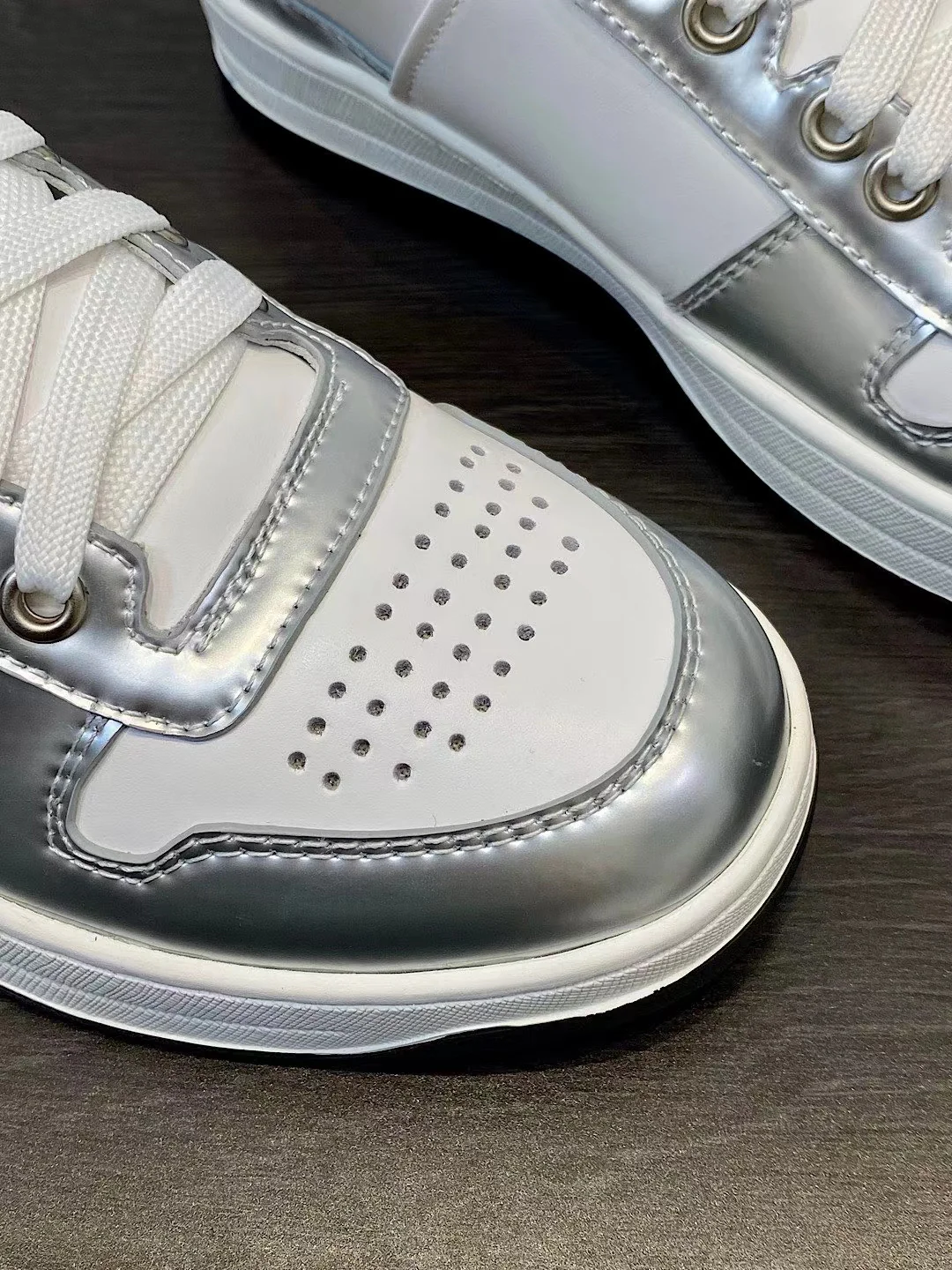 Prada Downtown Metallic Silver - Image 4