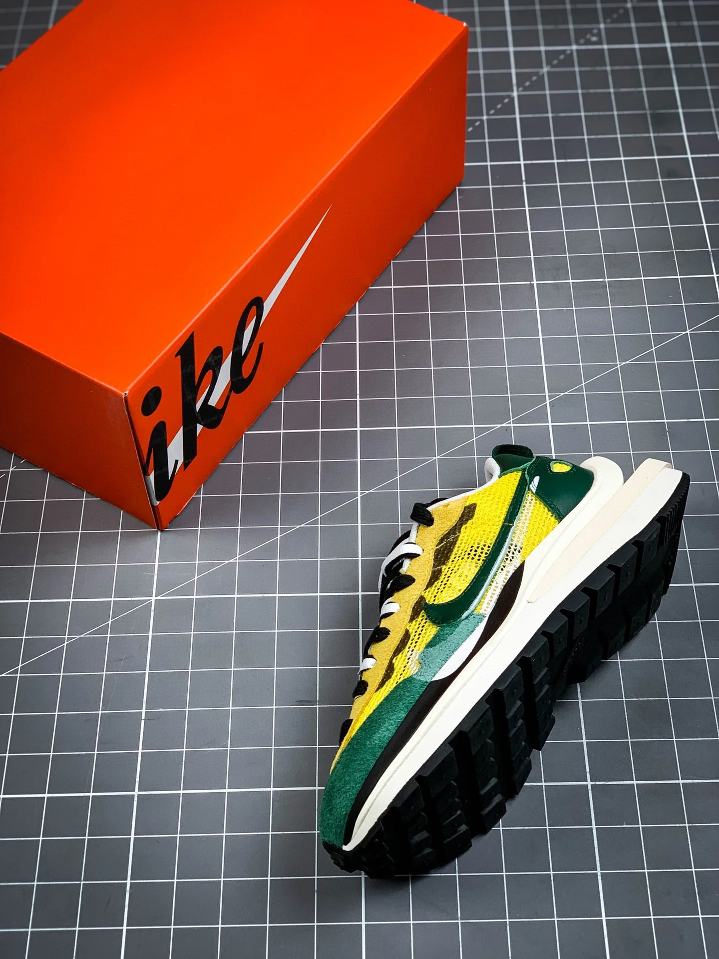 Sacai Vapor Waffle Tour Yellow - Image 3