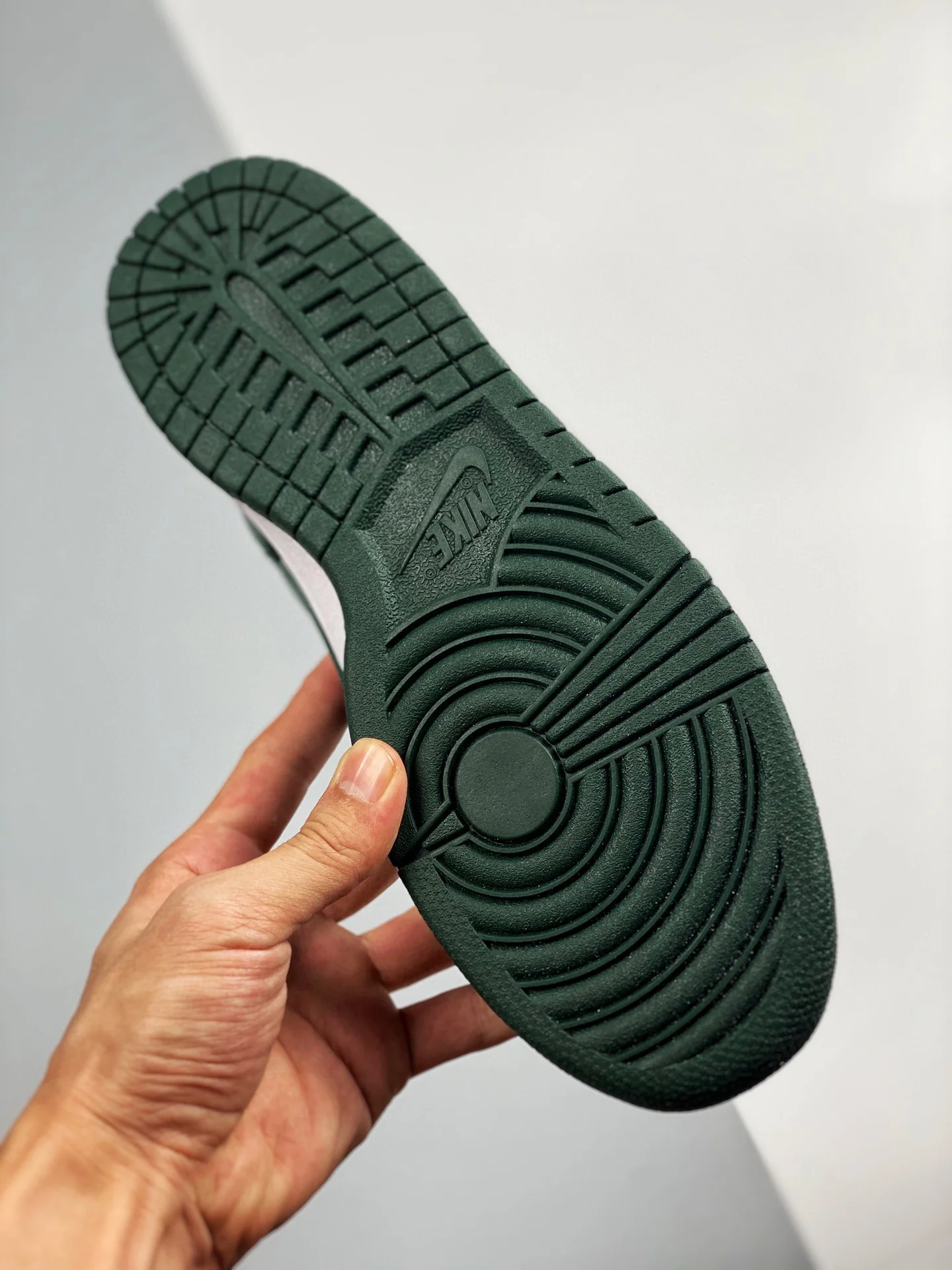 SB Dunk Spartan Green - Image 3
