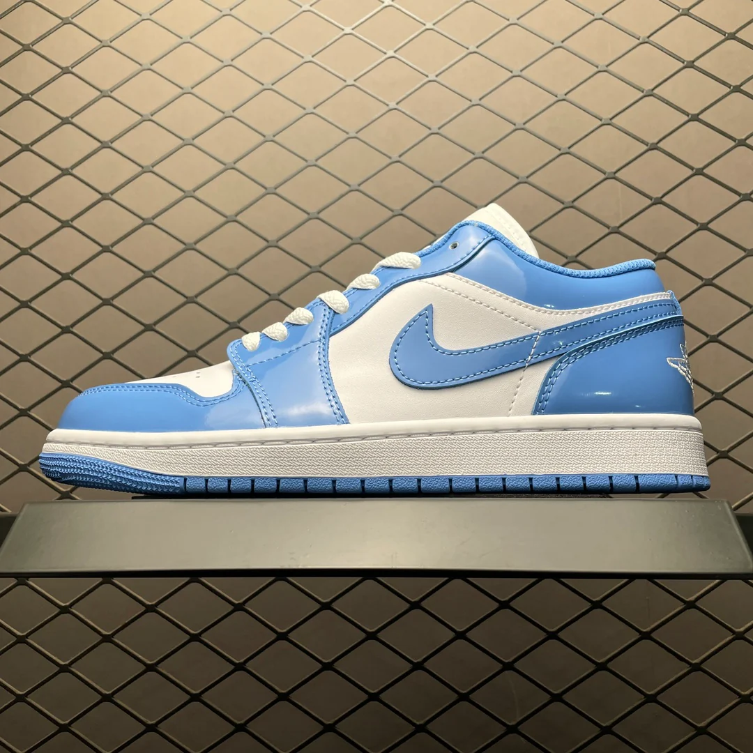 SB Dunk UNC - Image 2