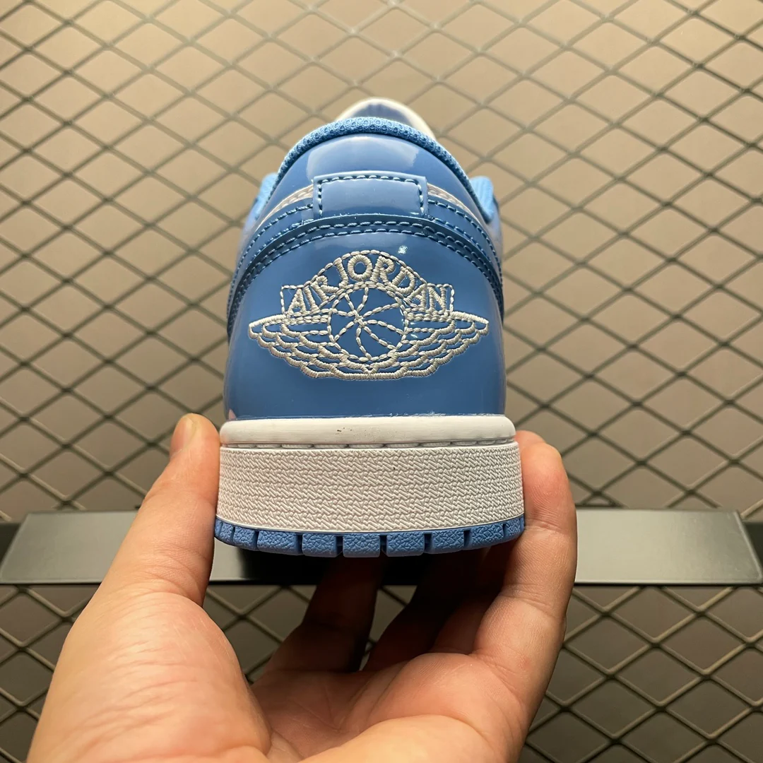 SB Dunk UNC - Image 3
