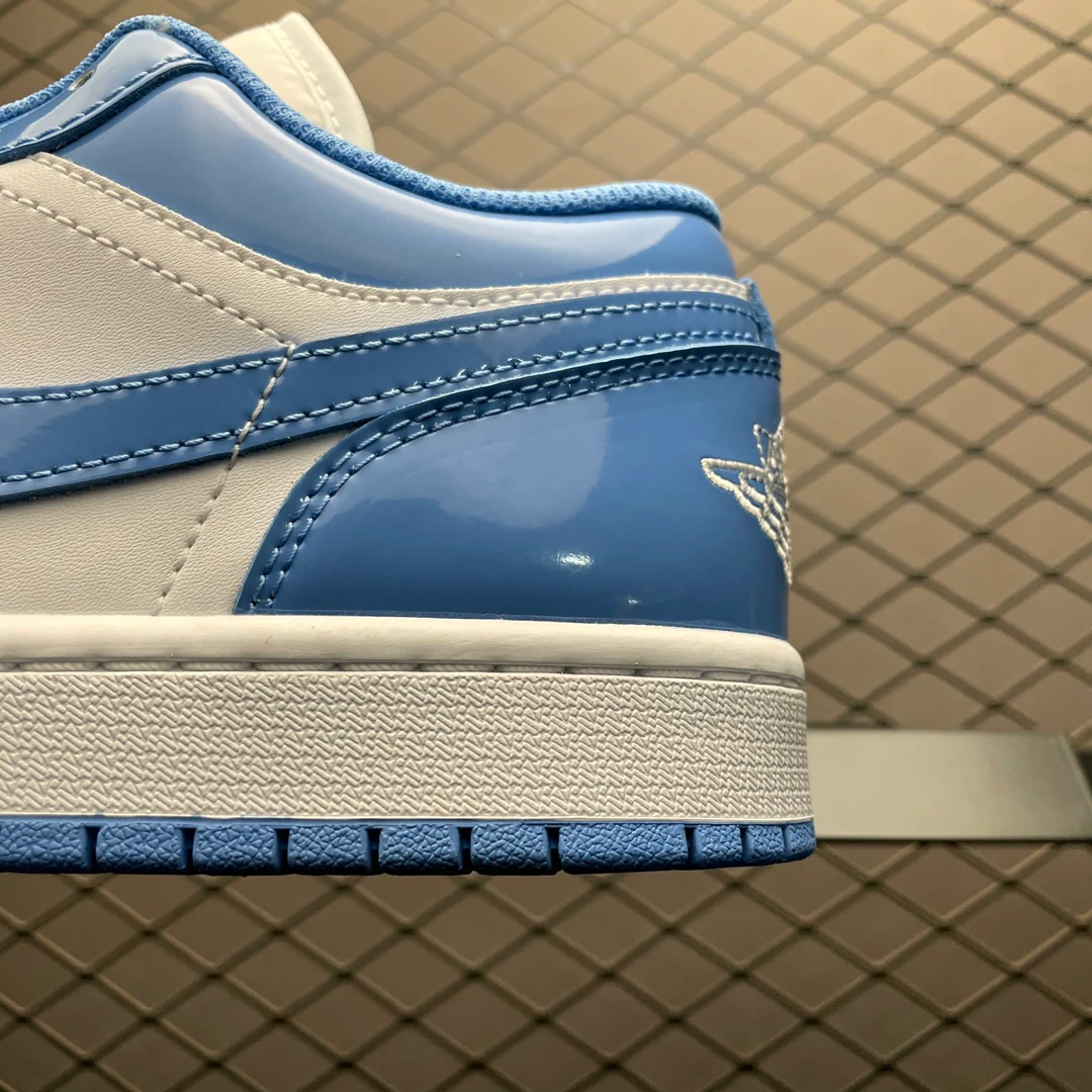 SB Dunk UNC - Image 5