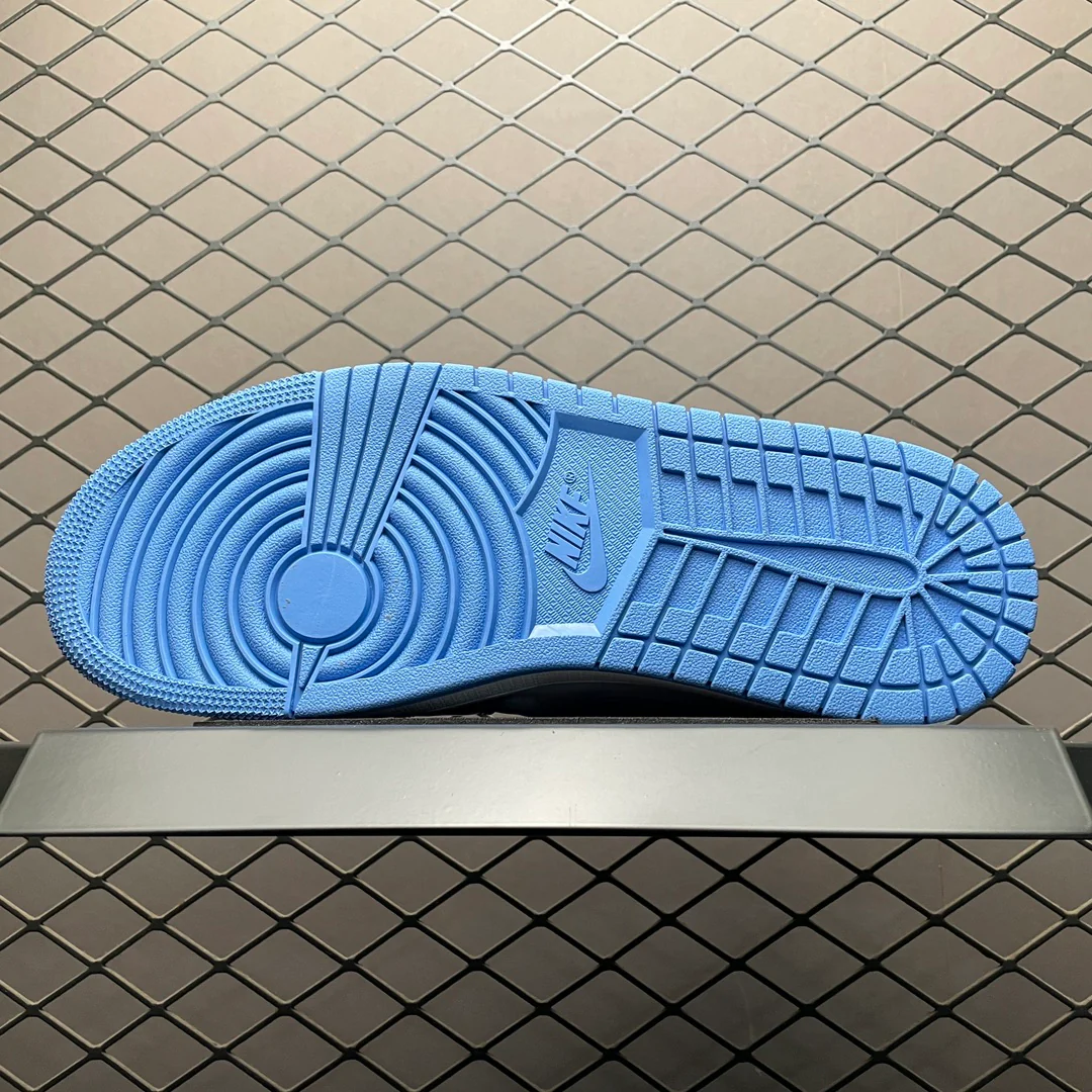 SB Dunk UNC - Image 6