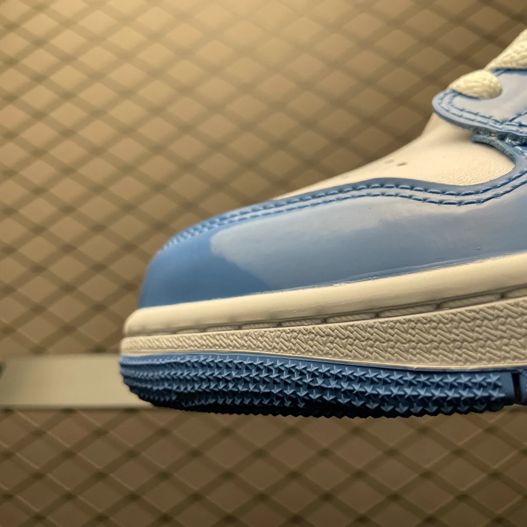 SB Dunk UNC - Image 7