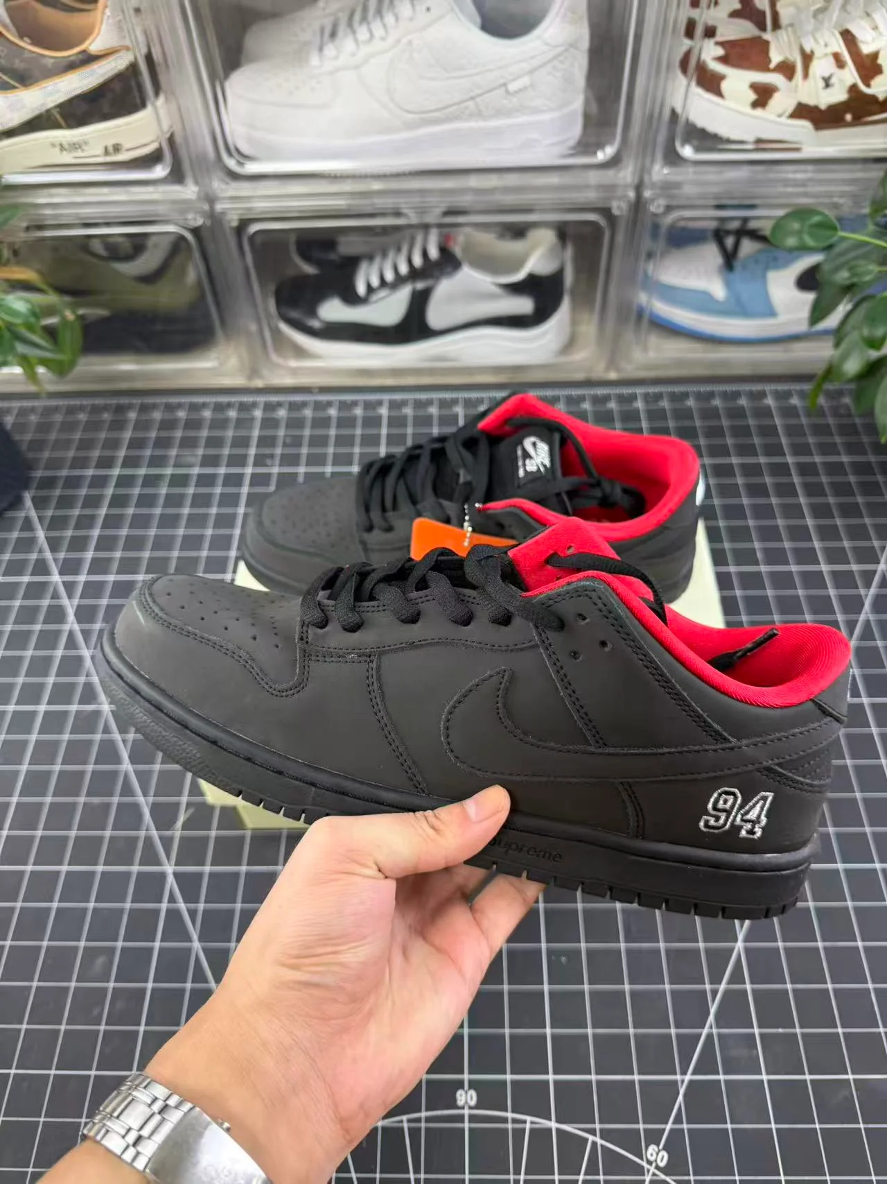 SB Dunk X Supreme Black (2025) - Image 4