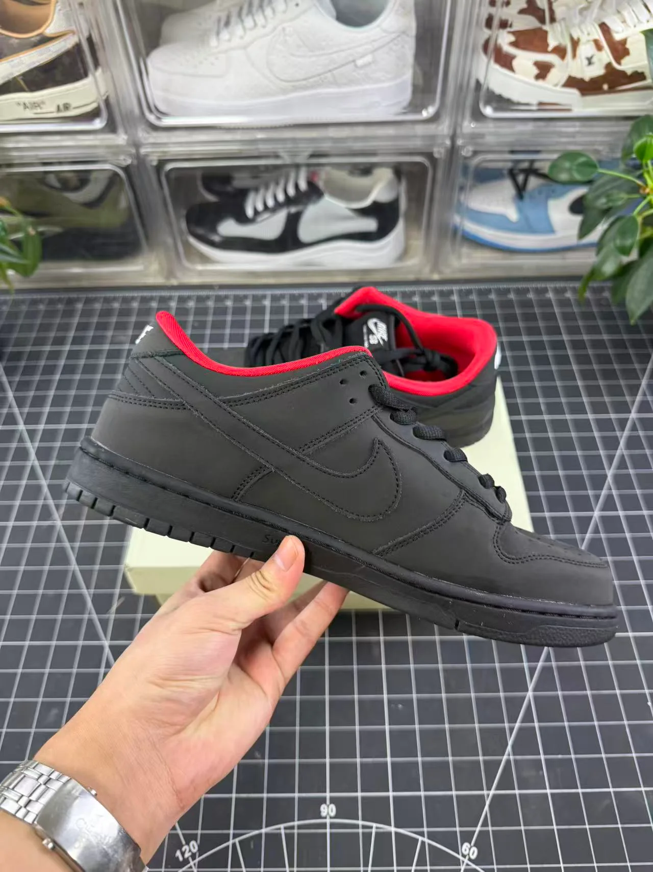 SB Dunk X Supreme Black (2025) - Image 5