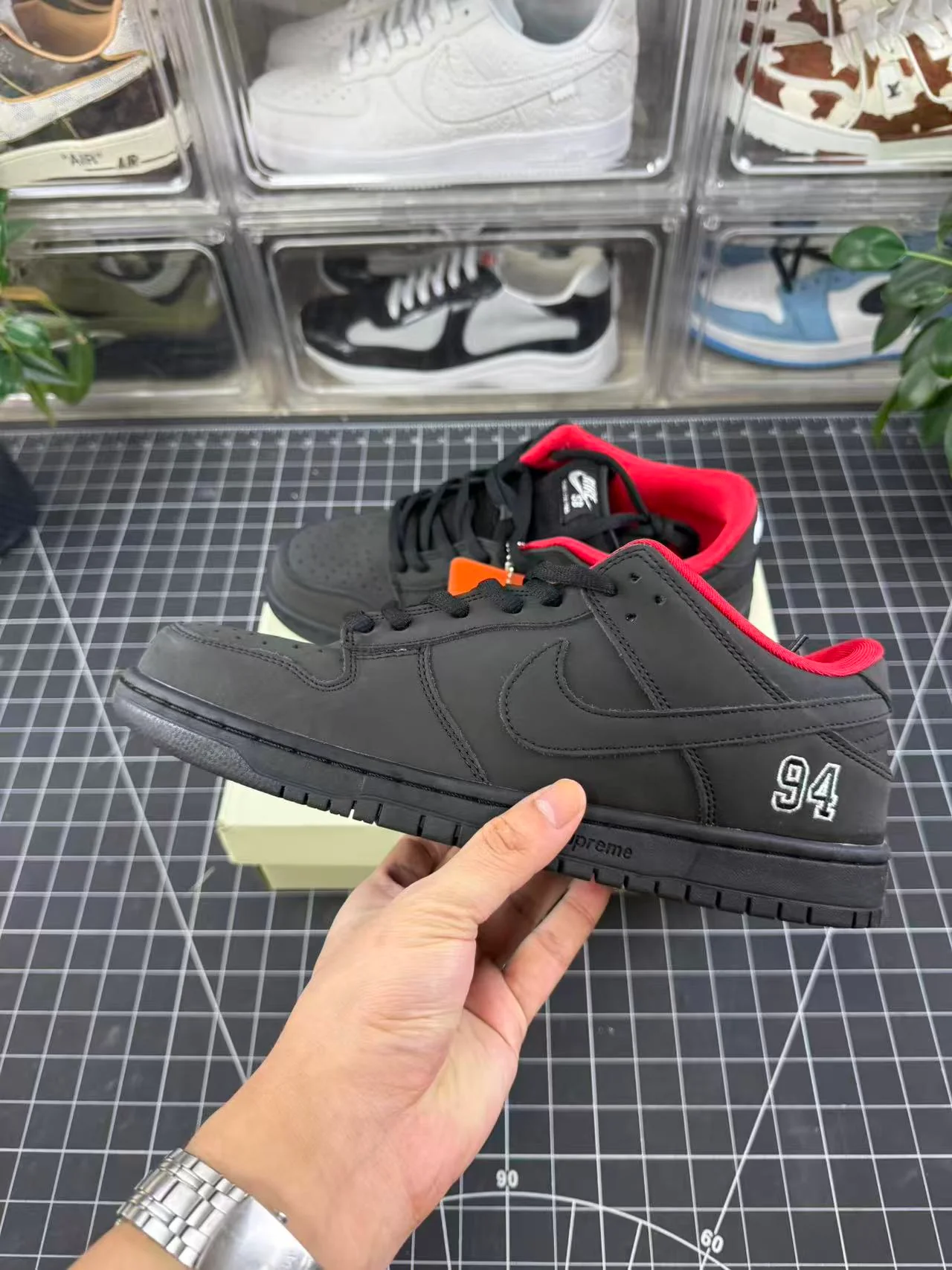 SB Dunk X Supreme Black (2025) - Image 6