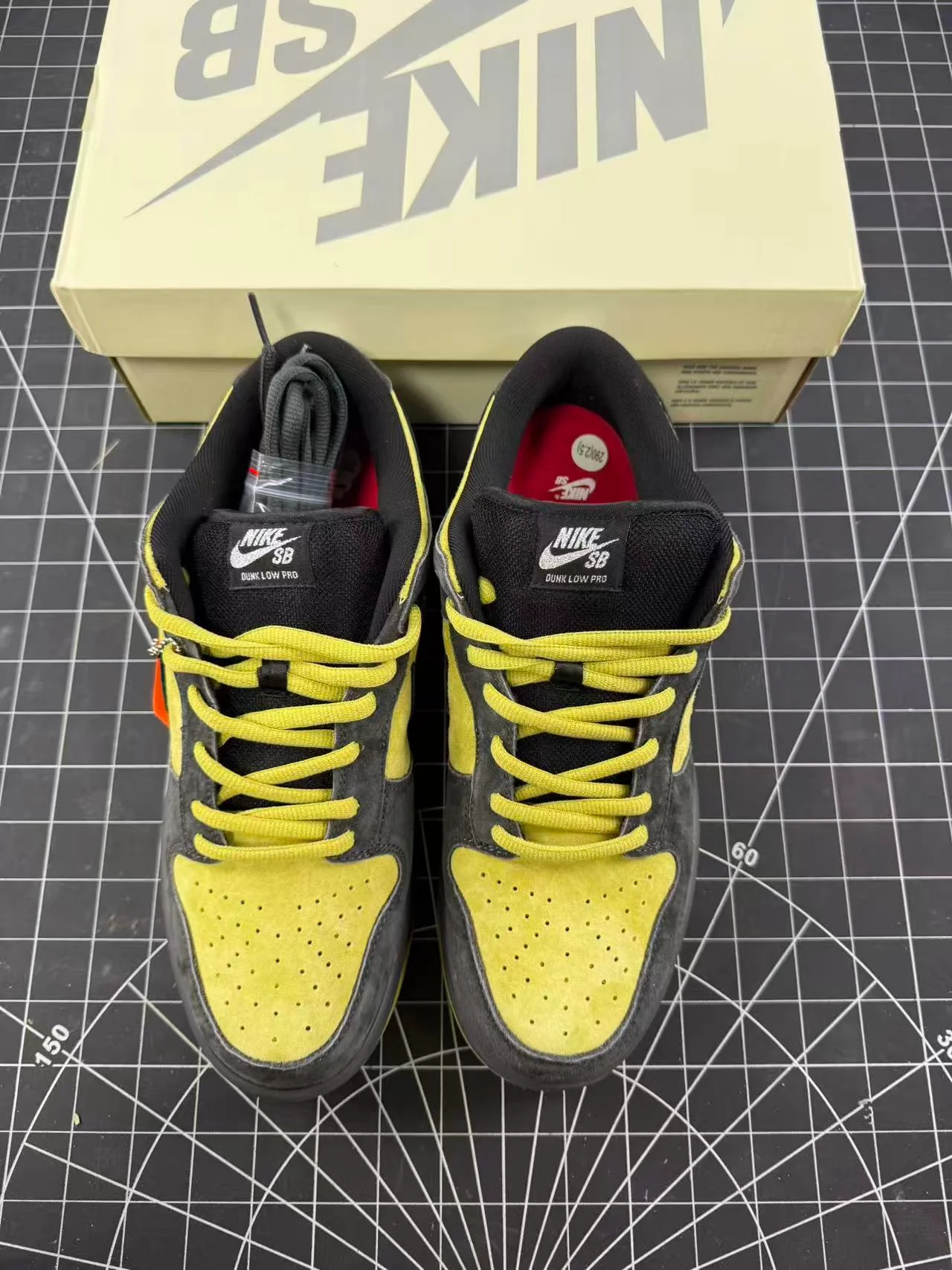 SB Dunk X Supreme Camper Green (2025) - Image 5