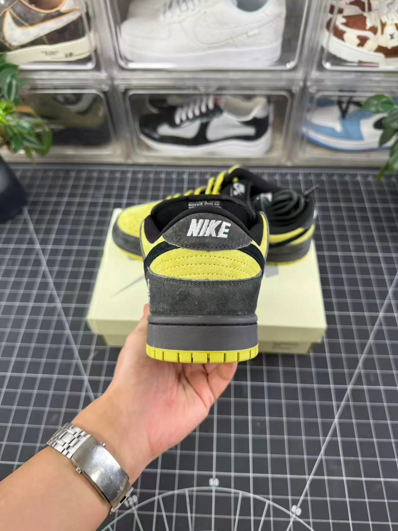 SB Dunk X Supreme Camper Green (2025) - Image 6